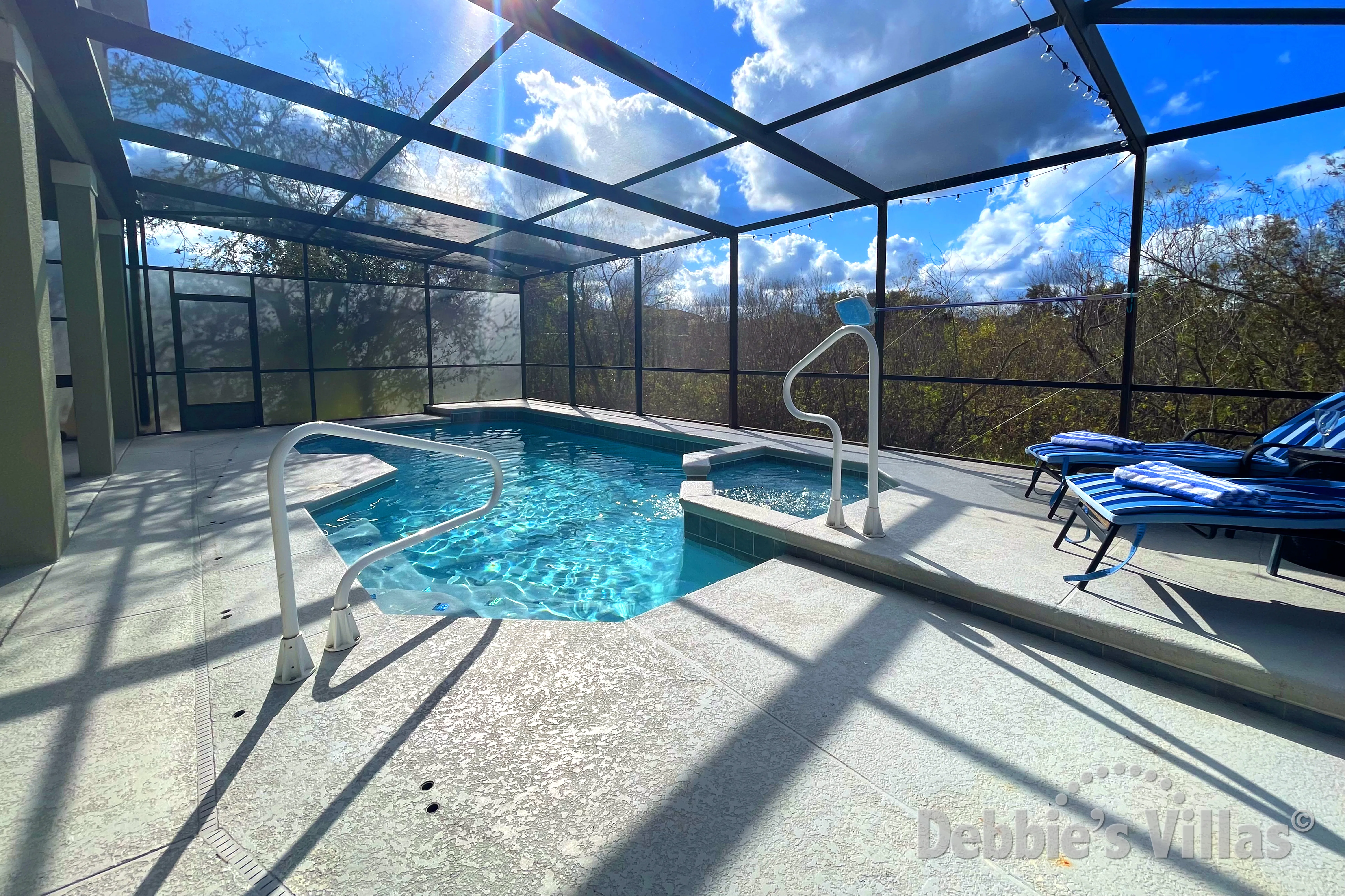 Conservation views and no overlooking neighbours to the rear of this Davenport vacation villa