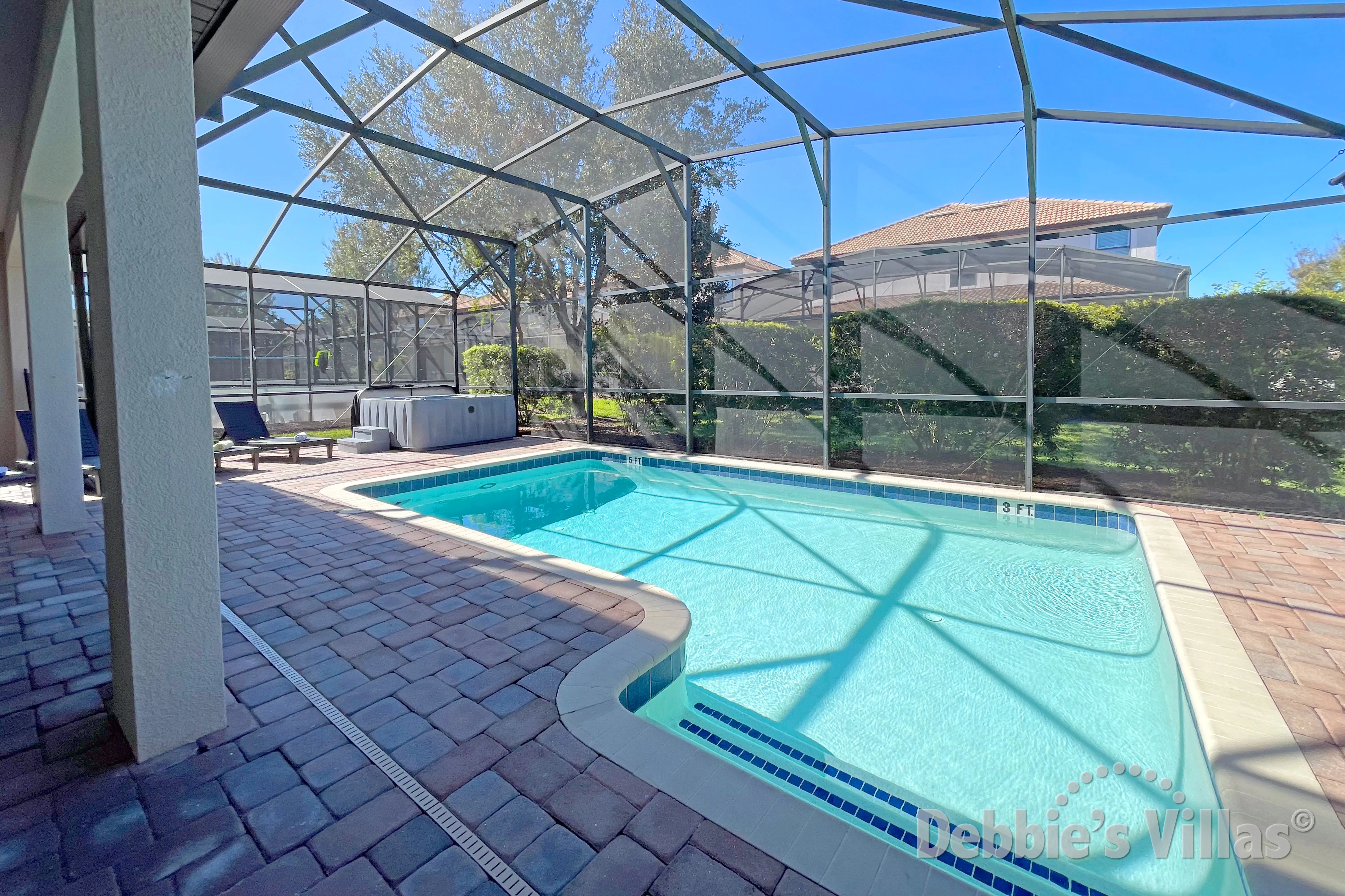 West-facing pool and hot tub at this vacation villa on ChampionsGate in Davenport.