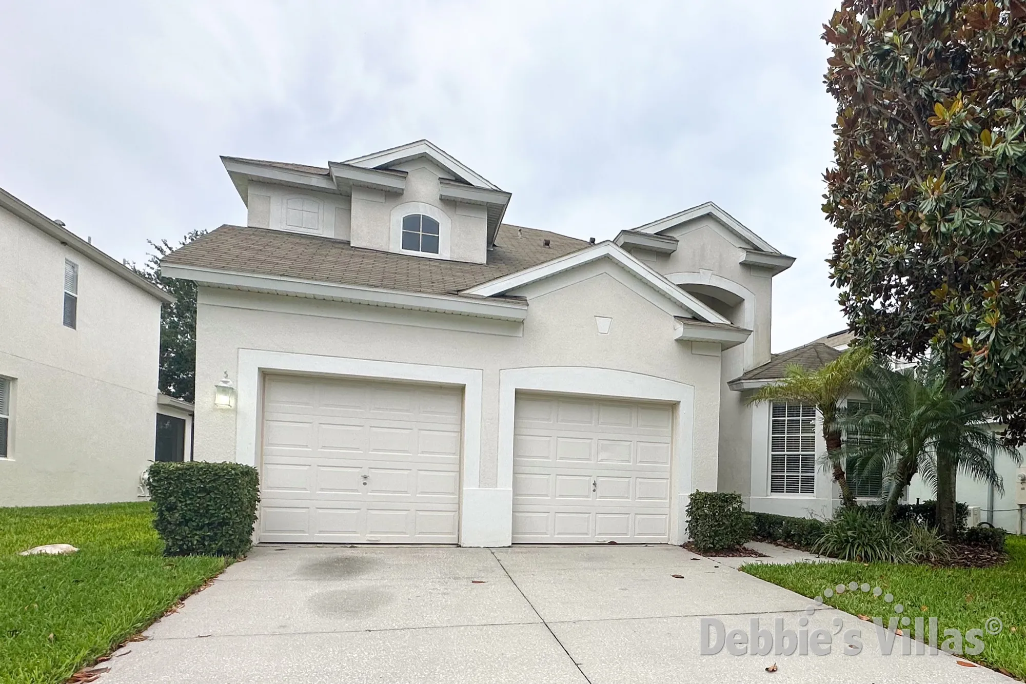 Orlando vacation villa, gated Kissimmee community, near Disney, cinema room, private pool and spa