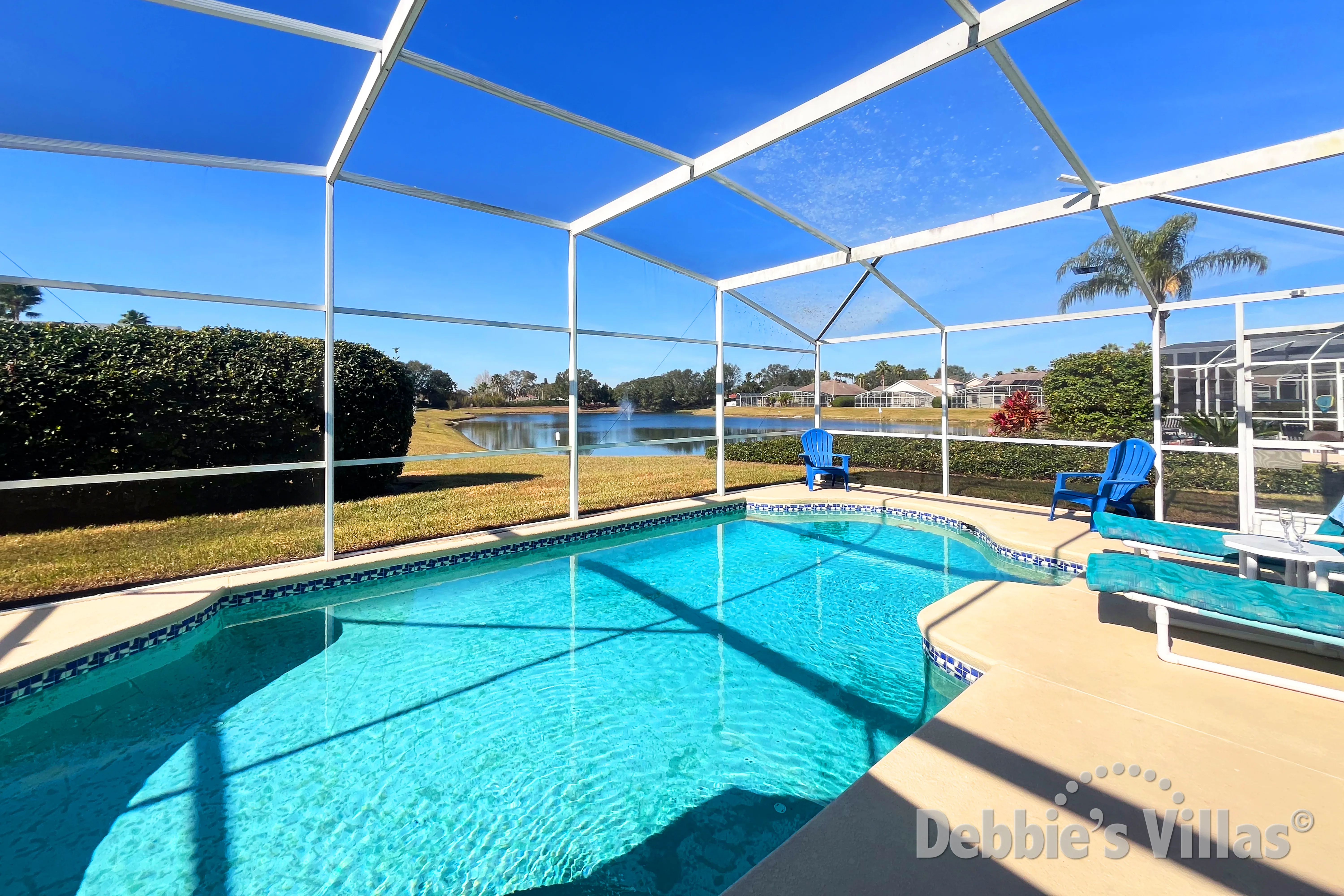 Lake views and no overlooking neighbours to the rear of this Davenport vacation villa