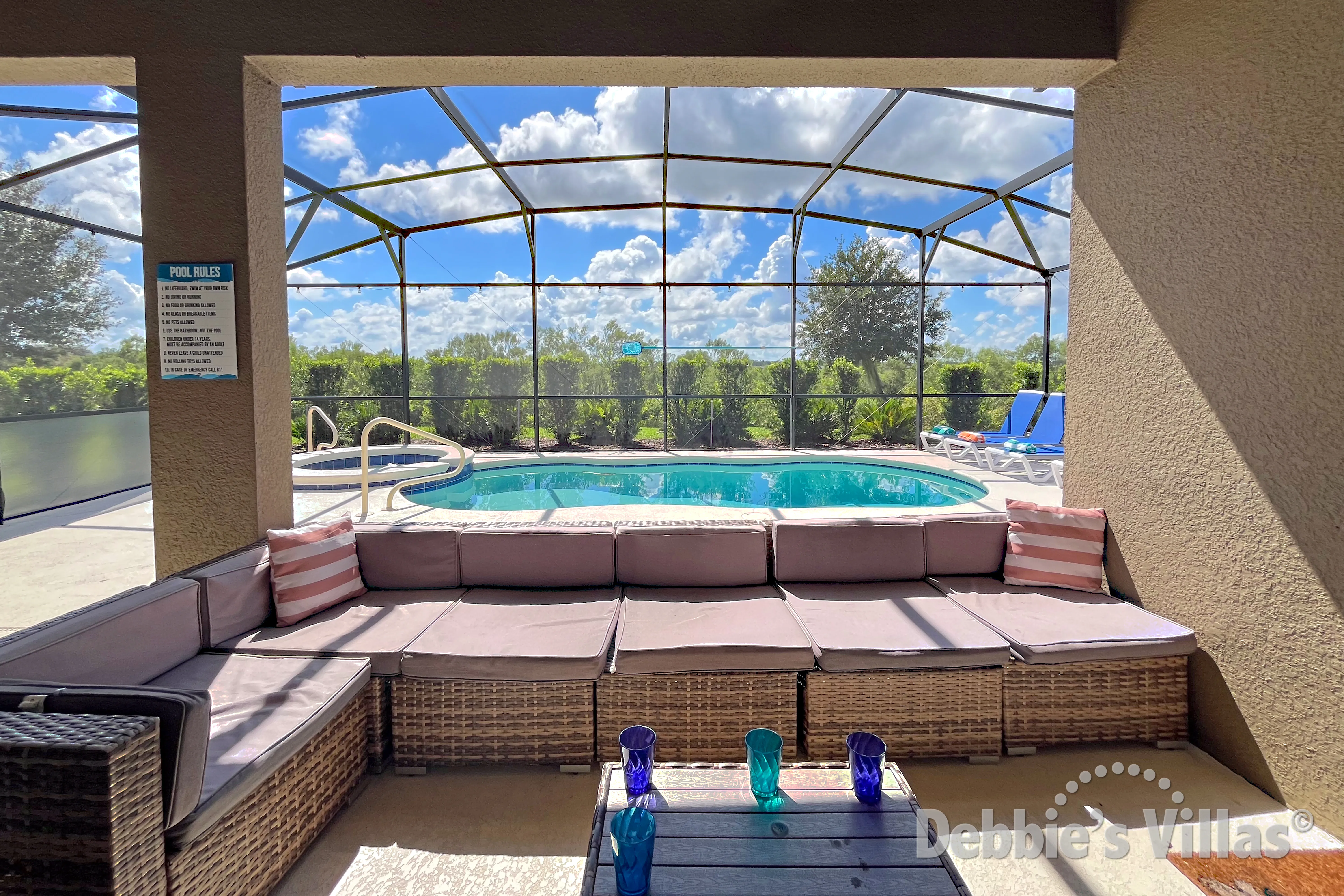 Conservation views and no rear neighbours at this Davenport vacation villa