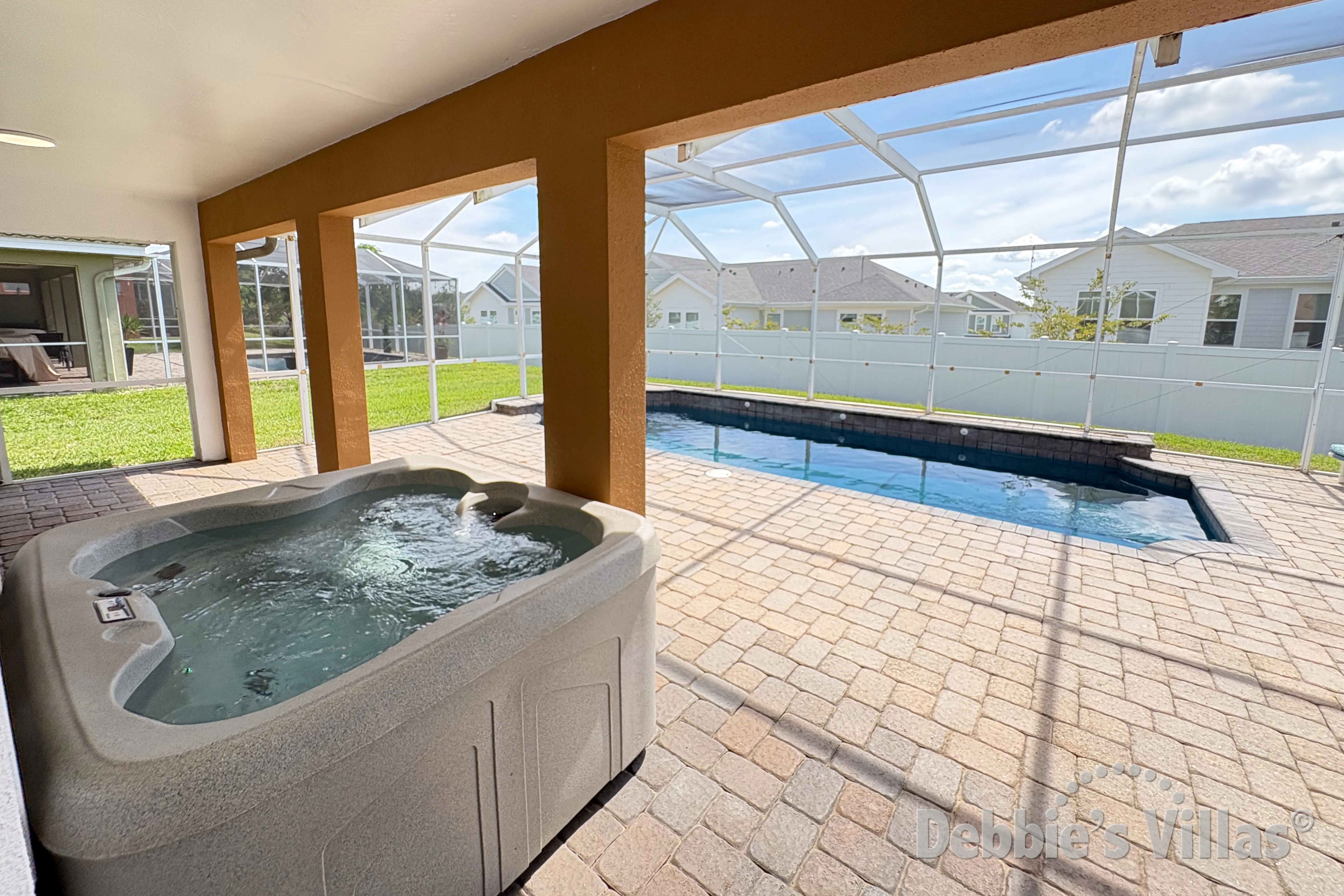 Freestanding hot tub at this vacation villa on Vista Park in Davenport 