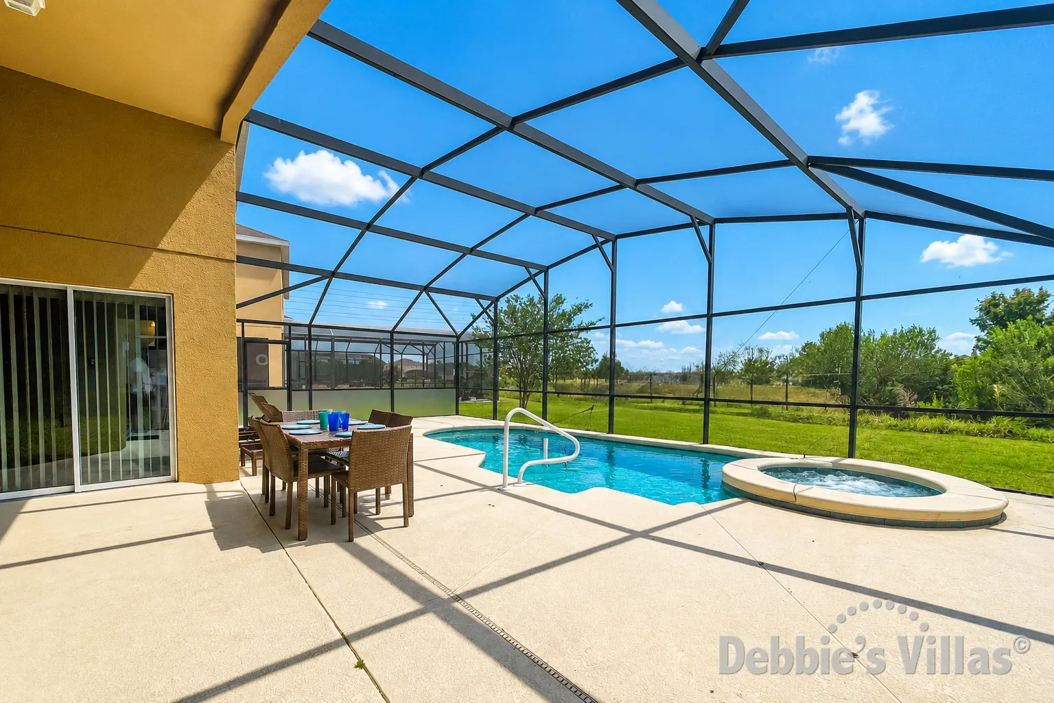 South-facing pool and spa at this vacation villa on Providence Golf & Country Club in Davenport