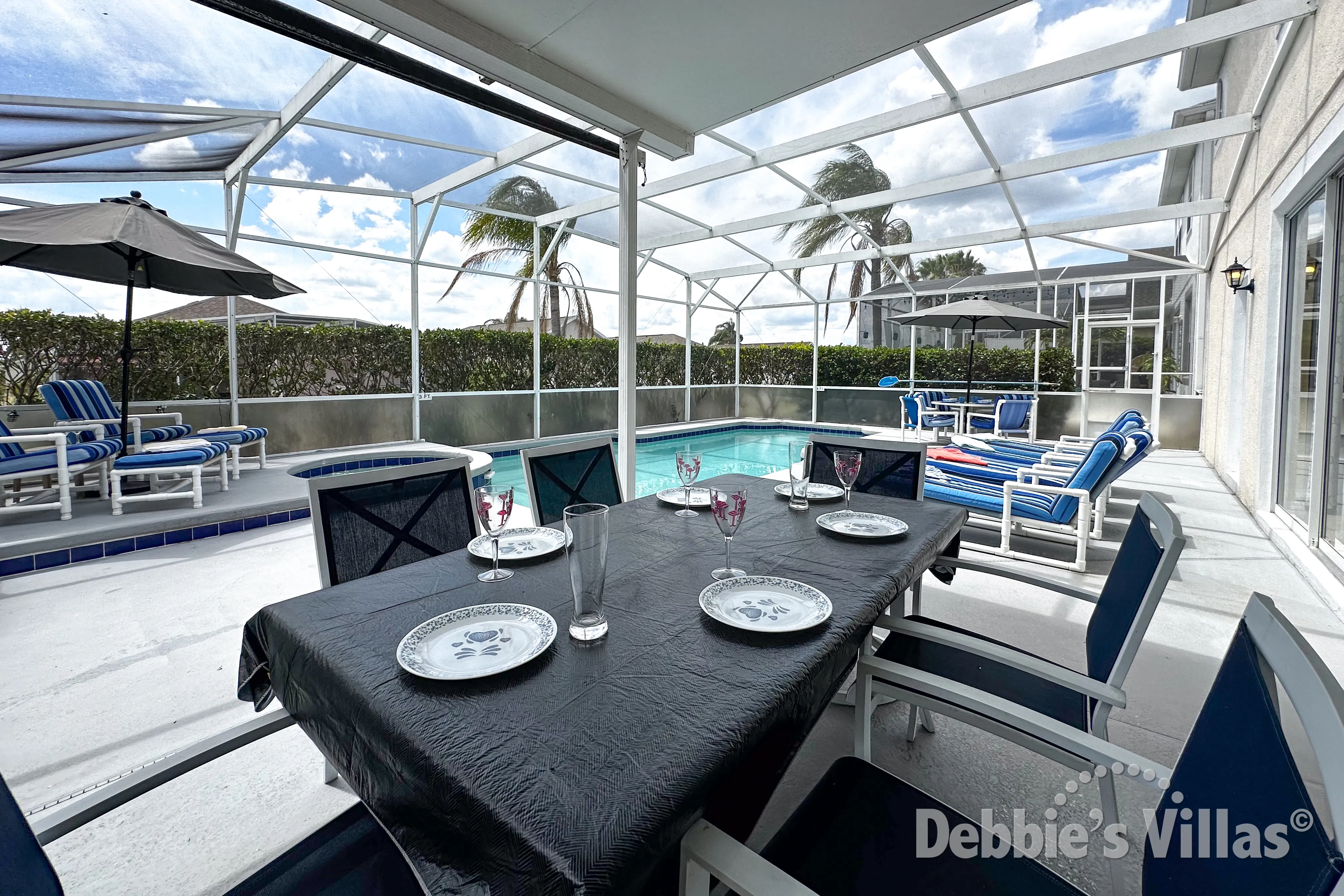 West-facing pool and spa at this vacation villa on Highlands Reserve in Davenport