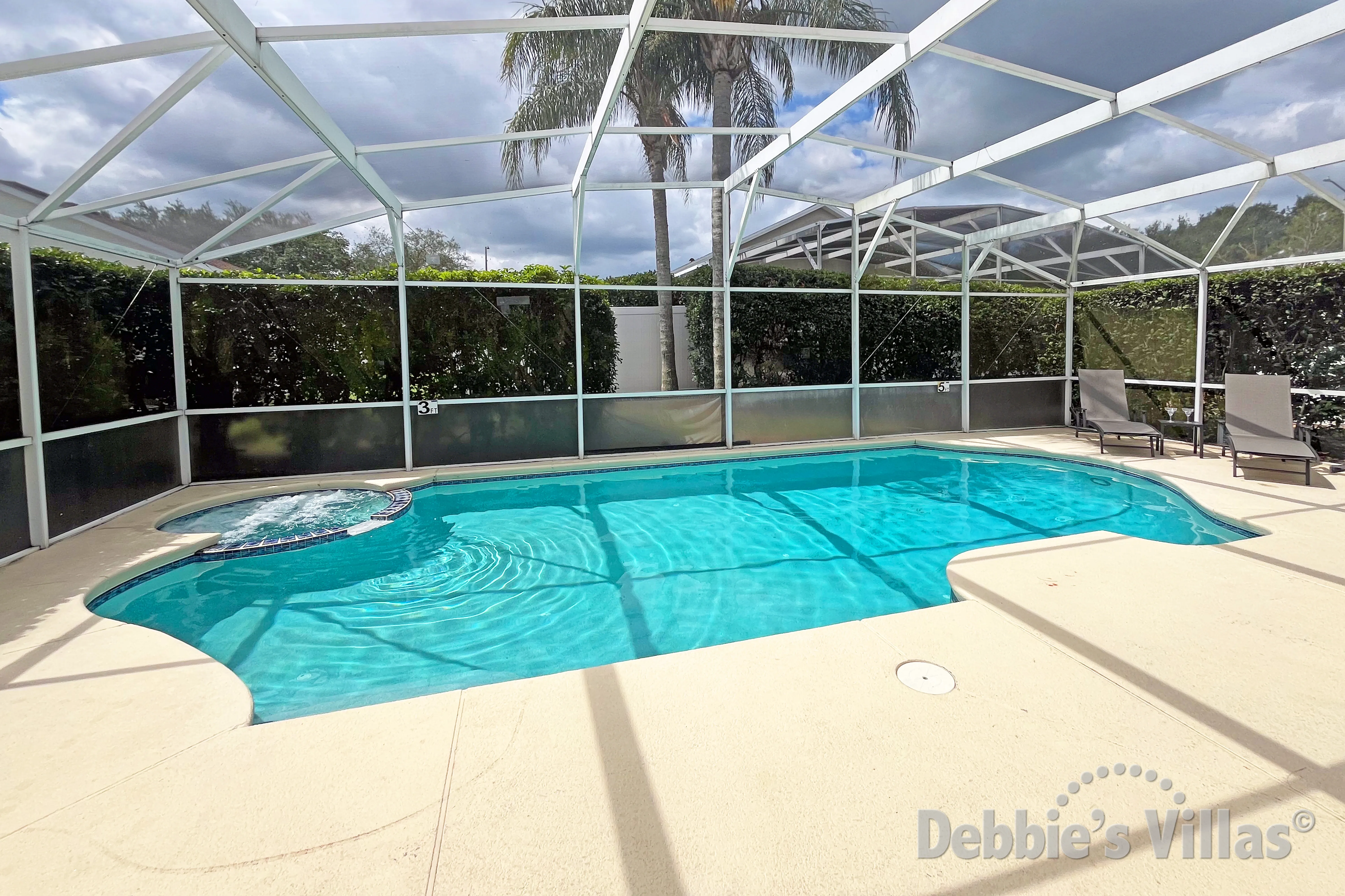 South-facing pool and spa at this vacation villa on Hampton Lakes in Davenport