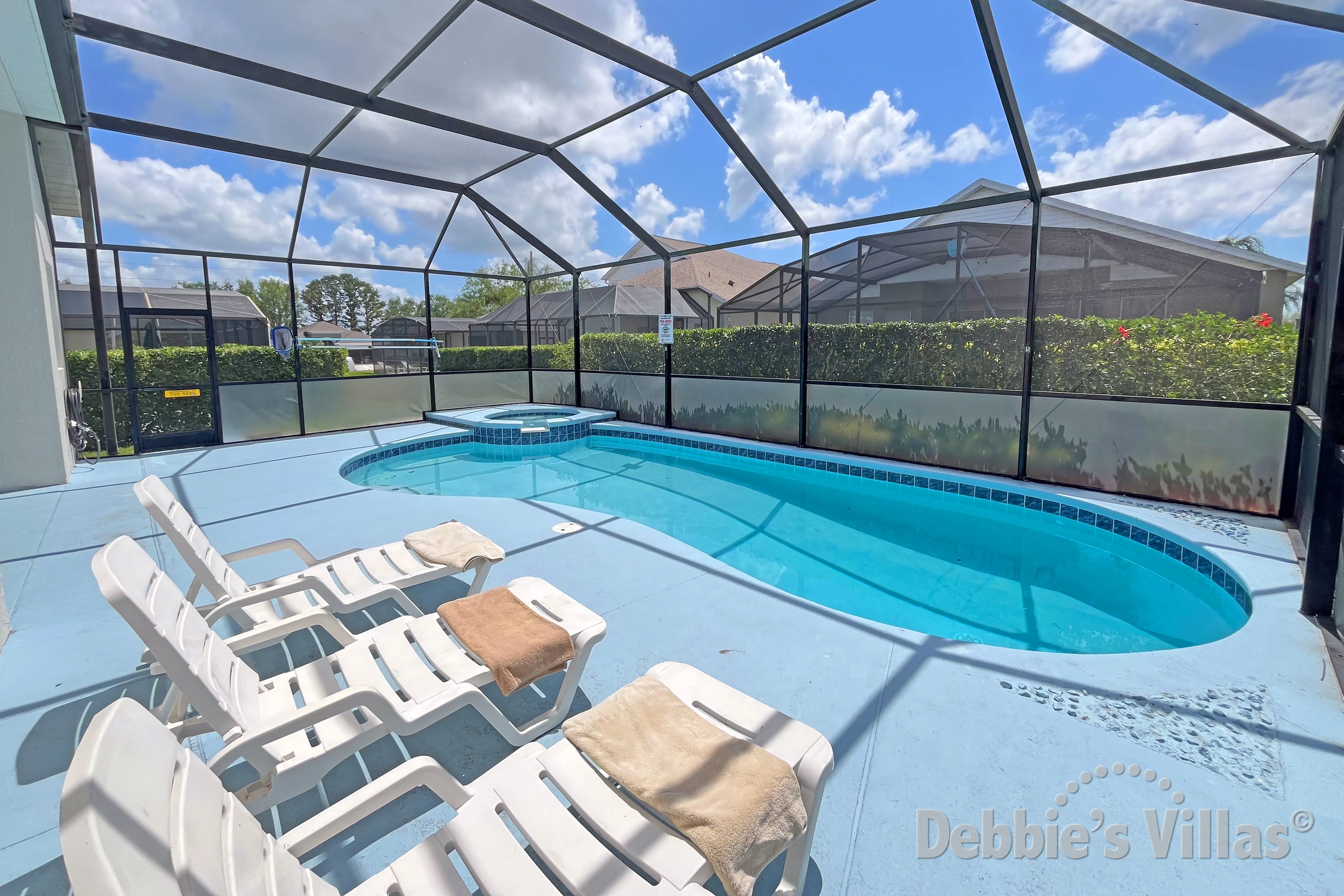 South-facing pool and spa at this vacation villa on Windsor Palms in Kissimmee