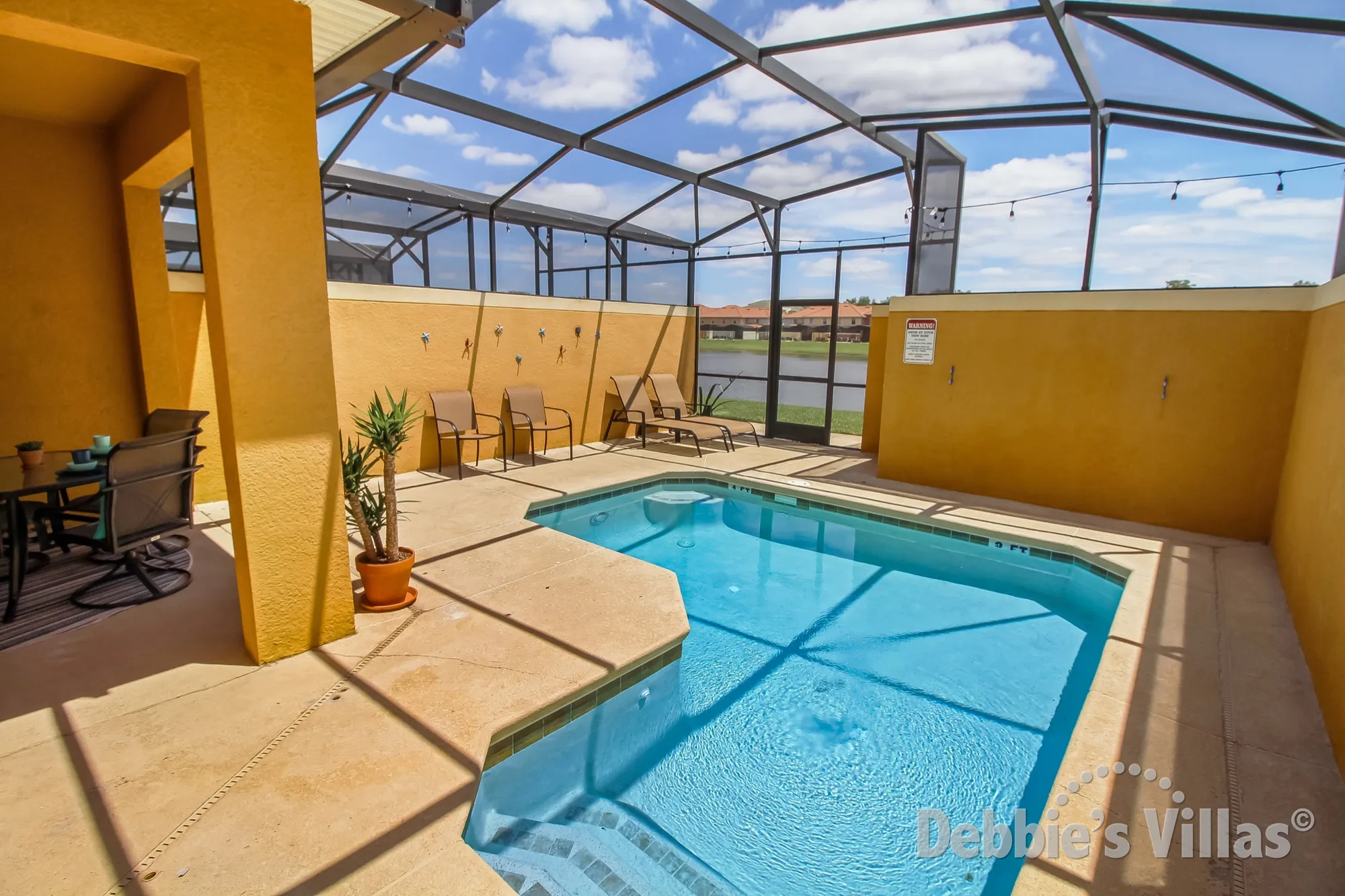 Private splash pool on Paradise Palms in Kissimmee