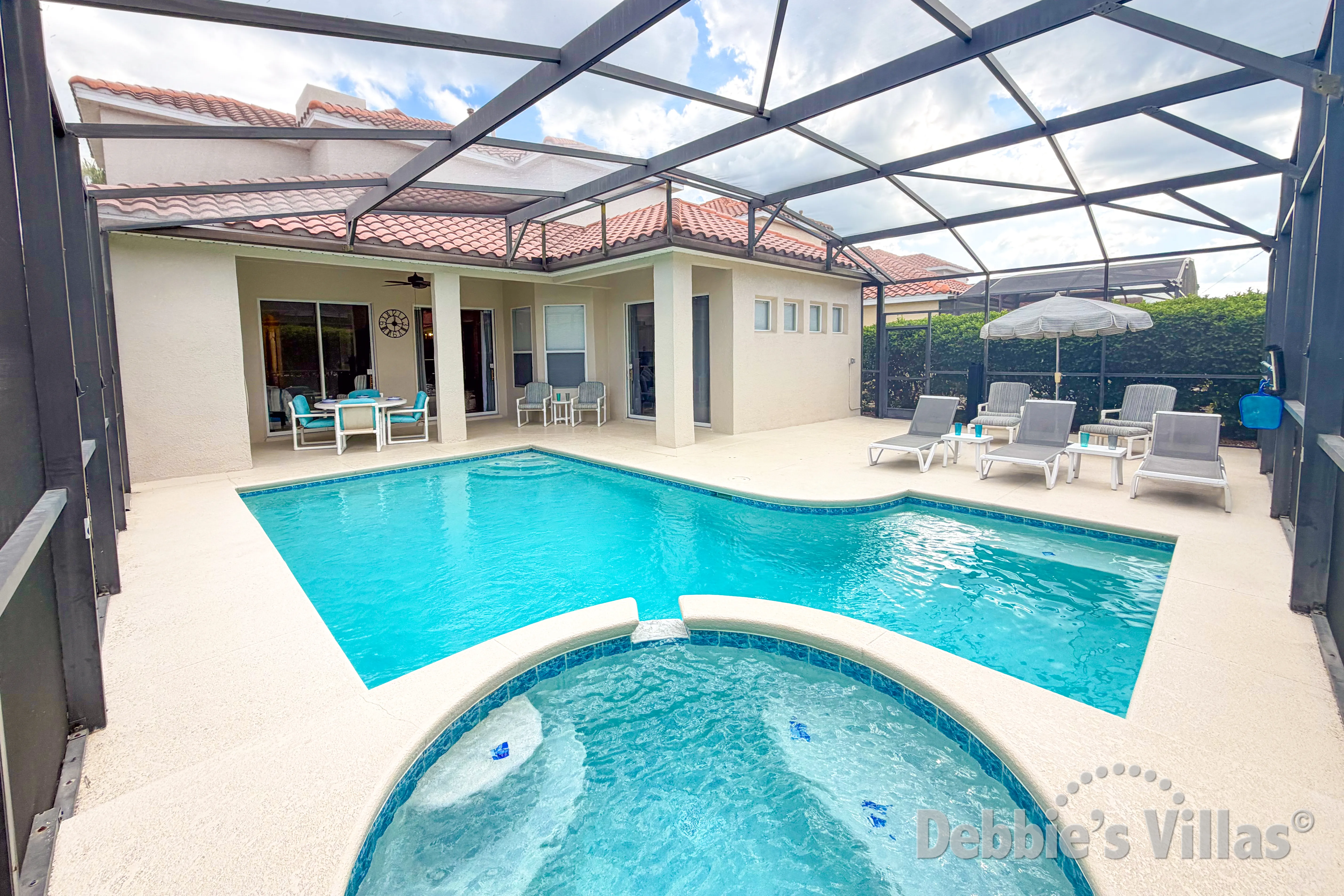 Private pool and spa at this vacation villa on Tuscan Hills in Davenport 