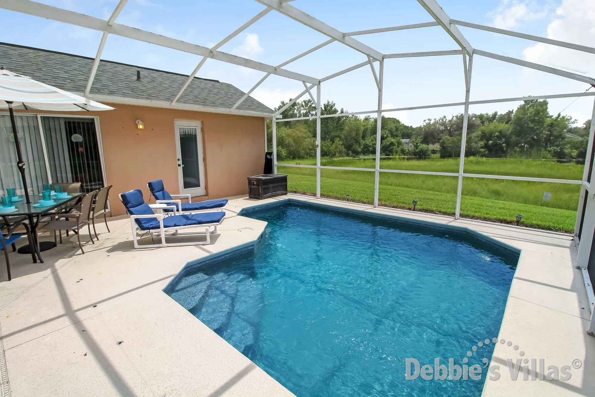Davenport villa with no overlooking neighbours around the south-facing private pool