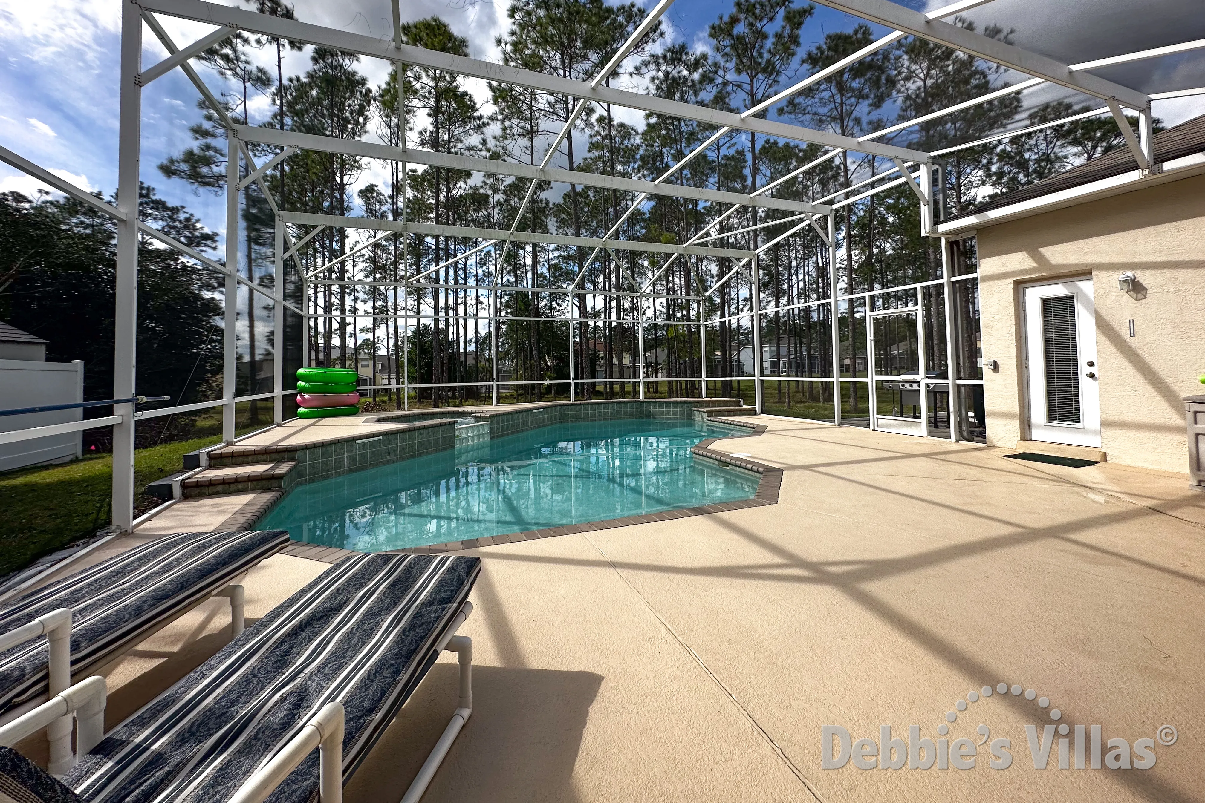 Southwest-facing pool and spa at this vacation villa on Highlands Reserve in Davenport 