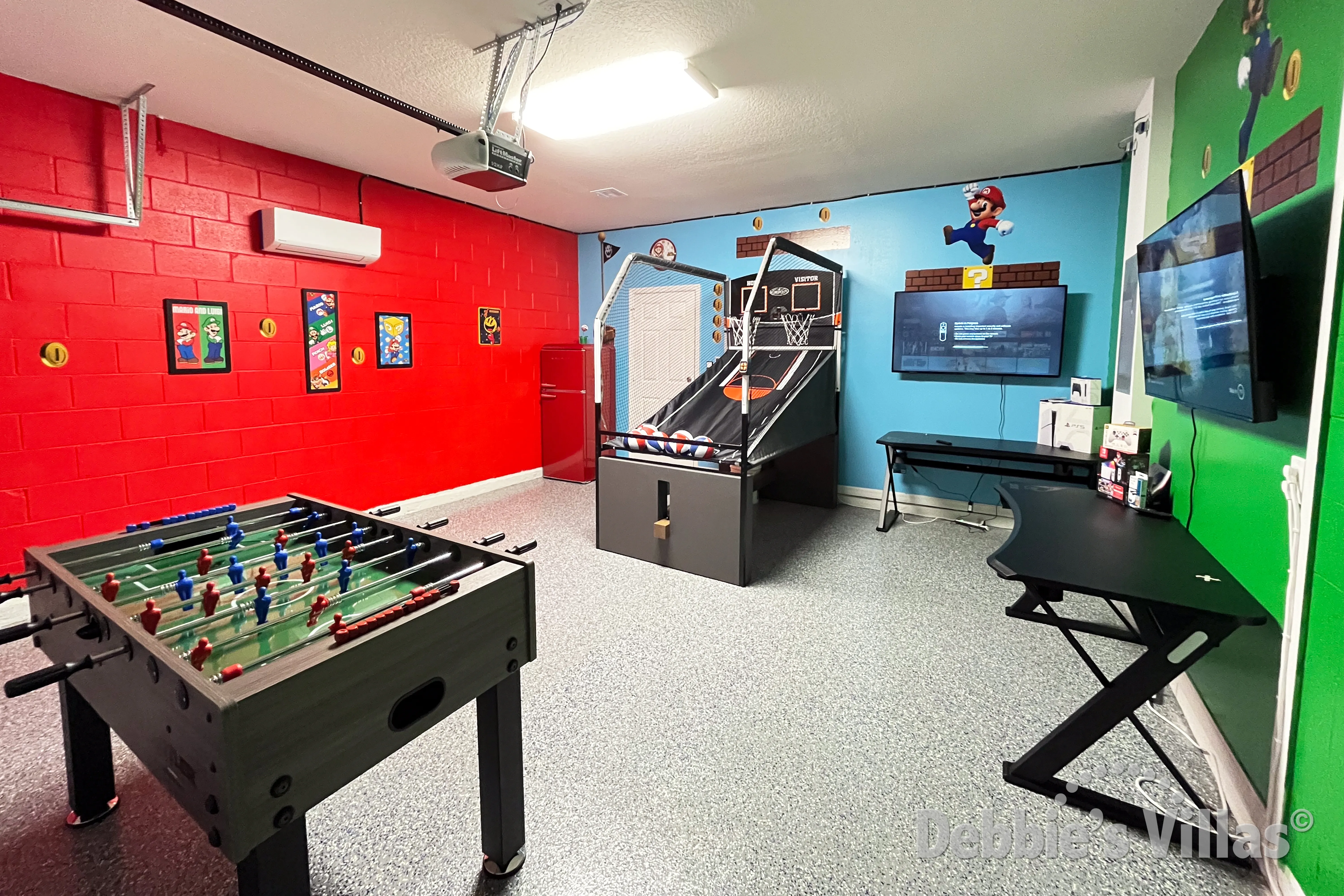 Air-conditioned games room in this Davenport vacation villa 