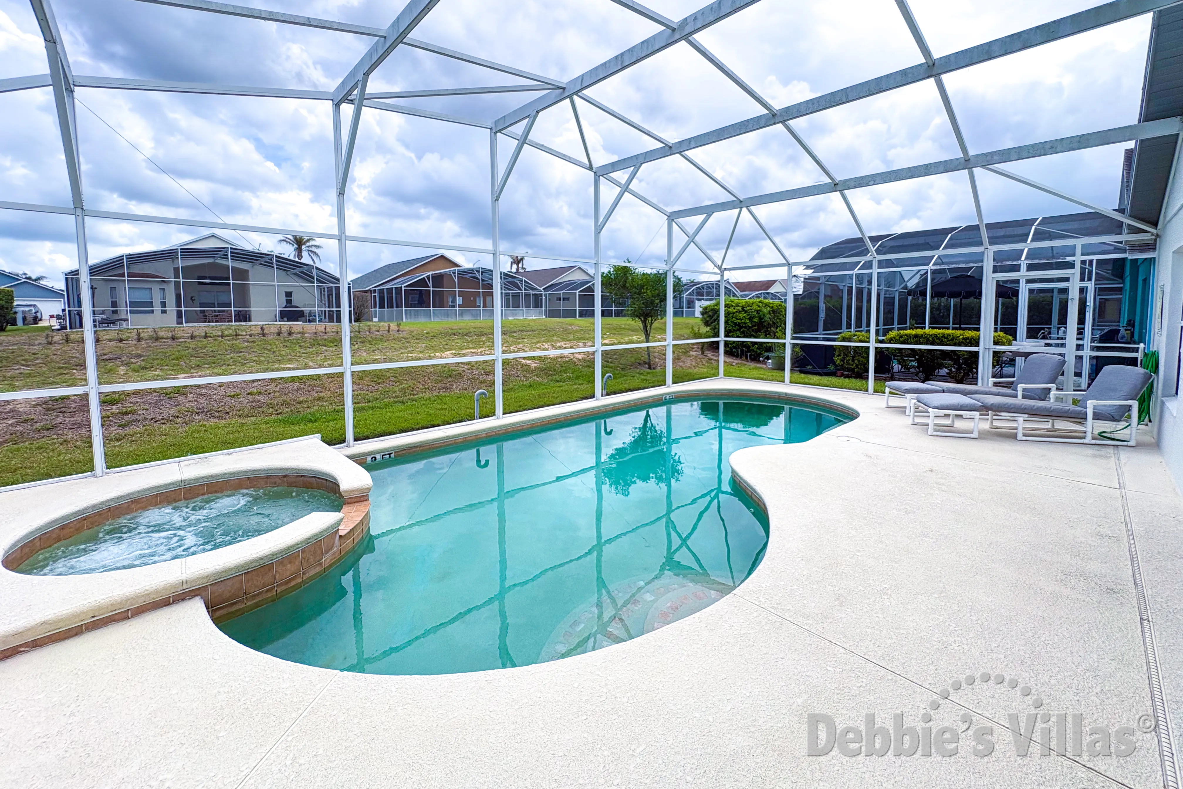 Pool and spa at this vacation villa on Tivoli Manor in Davenport 