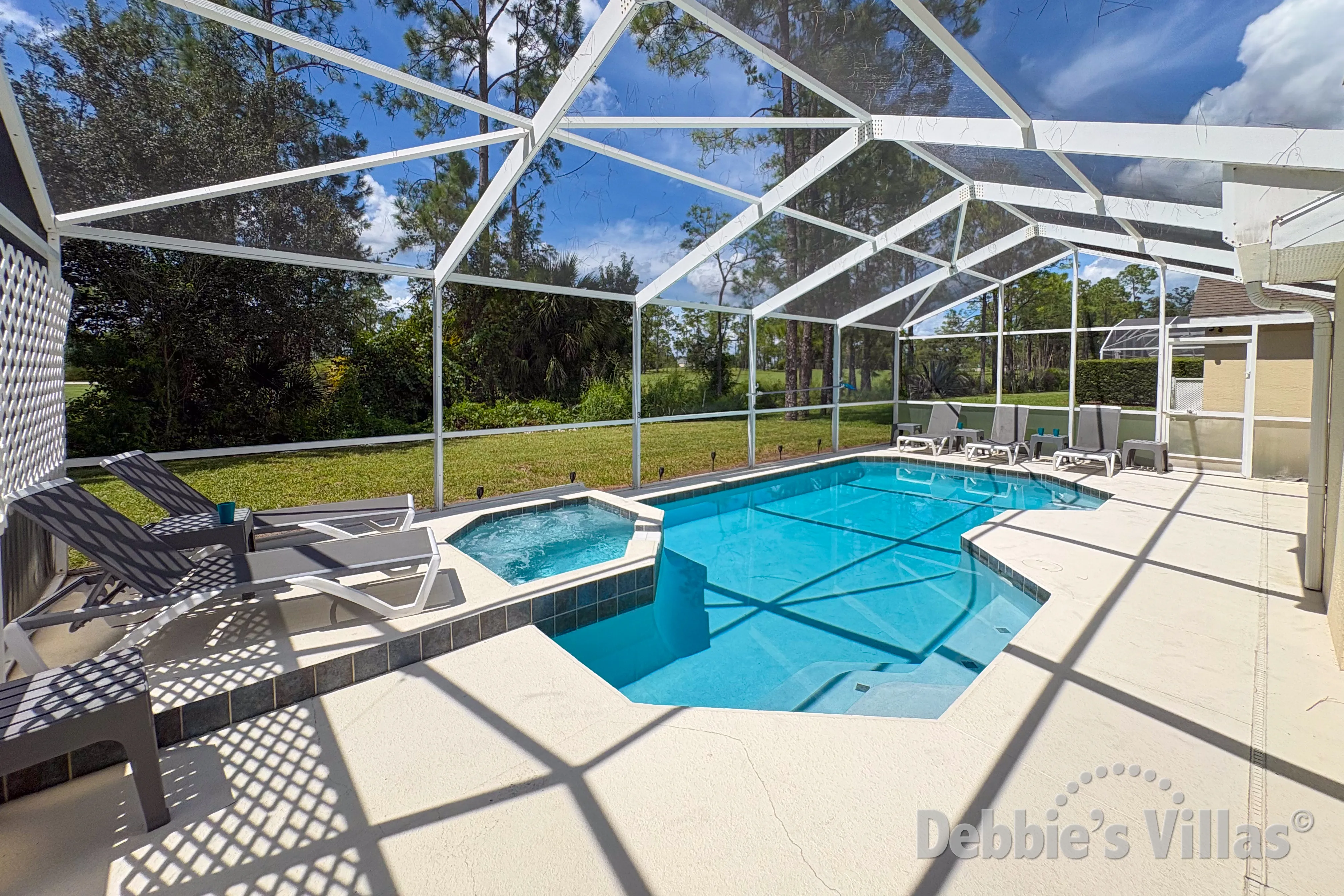 West-facing pool and spa at this vacation villa on Highlands Reserve in Davenport 