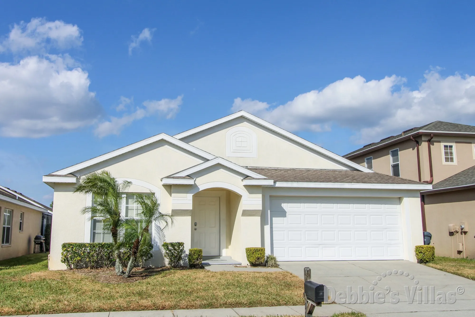 Orlando rental villa, great games room, secluded pool, close to Disney, peaceful Davenport community