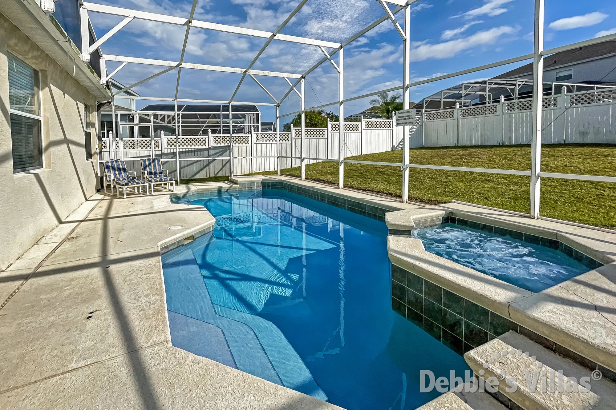 Easy access steps into the pool on Highlands Reserve