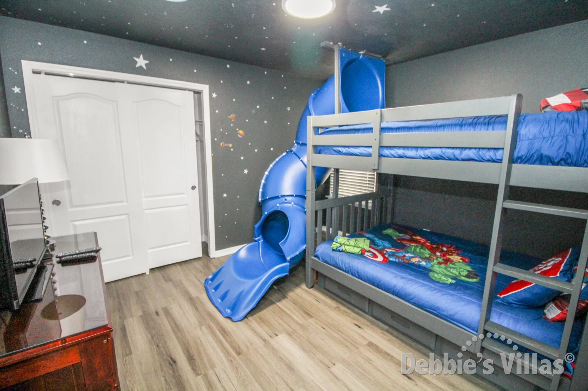Custom-made Bunk beds in Bedroom 9