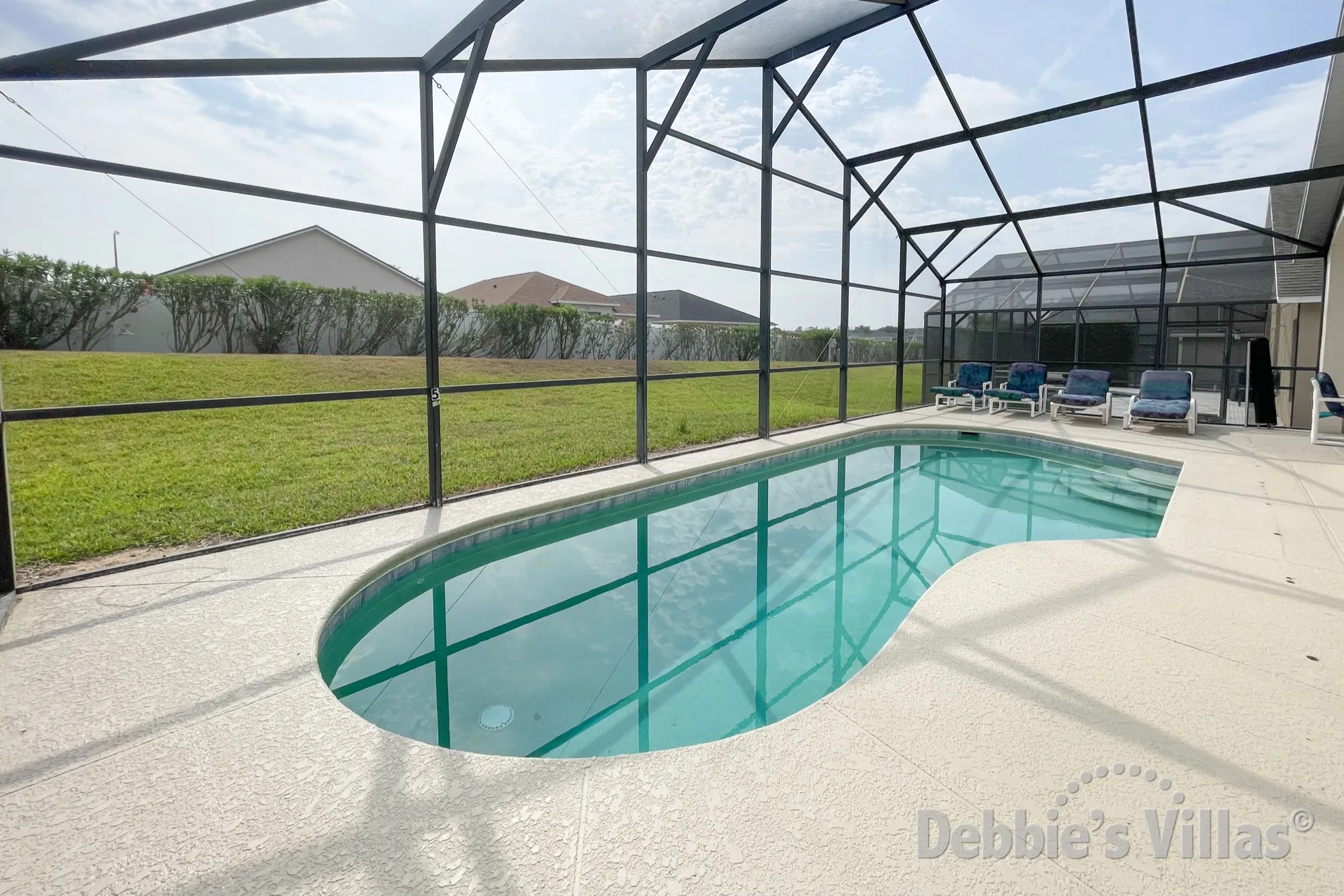 Private pool with no rear neighbours at this Davenport vacation villa