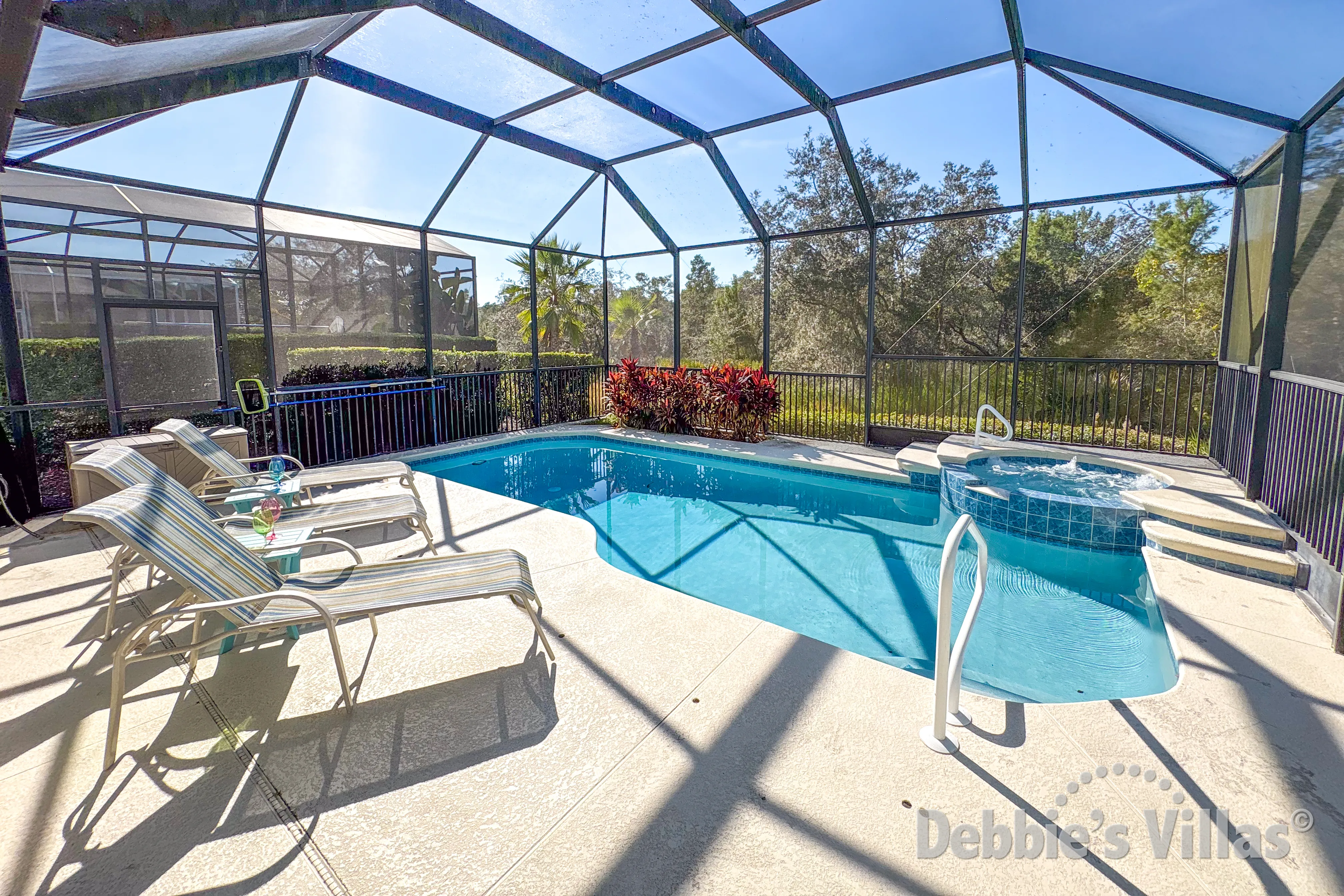 West-facing pool and spa at this vacation villa on Reunion in Davenport and Kissimmee 