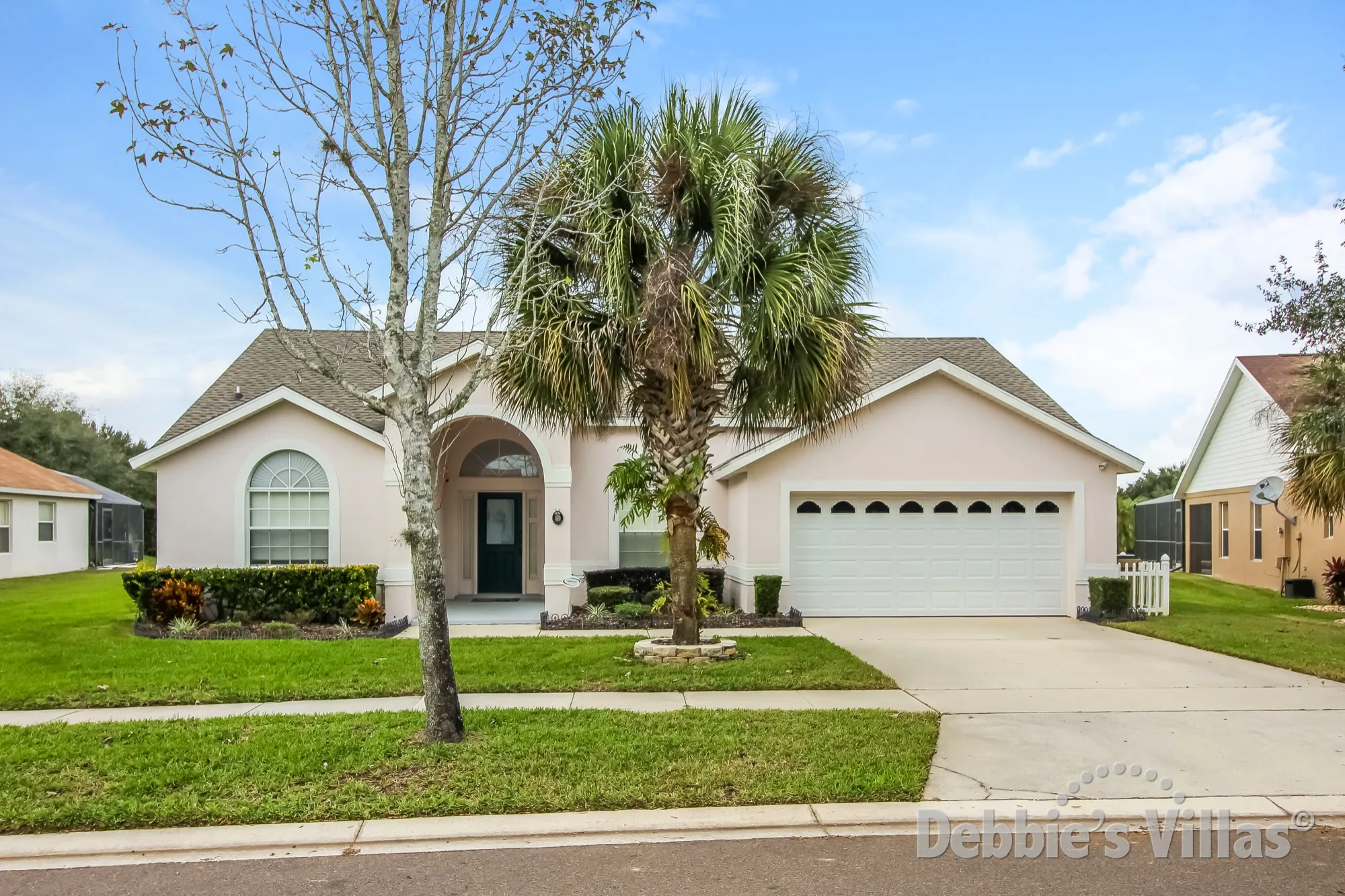 Orlando villa, close to Disney, west-facing private pool, lake view, games room