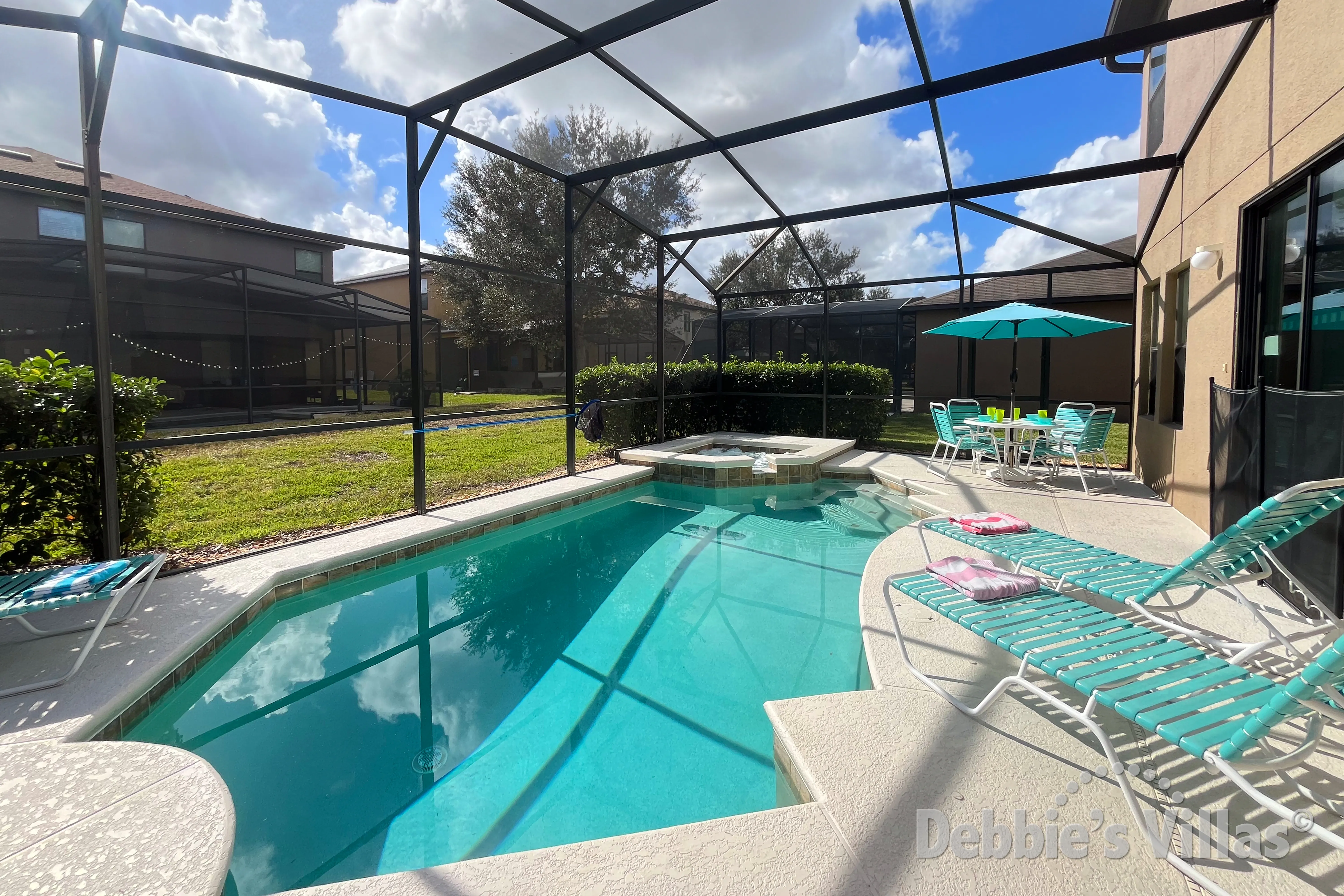 South-facing pool and spa at this vacation villa on Cypresse Pointe in Davenport