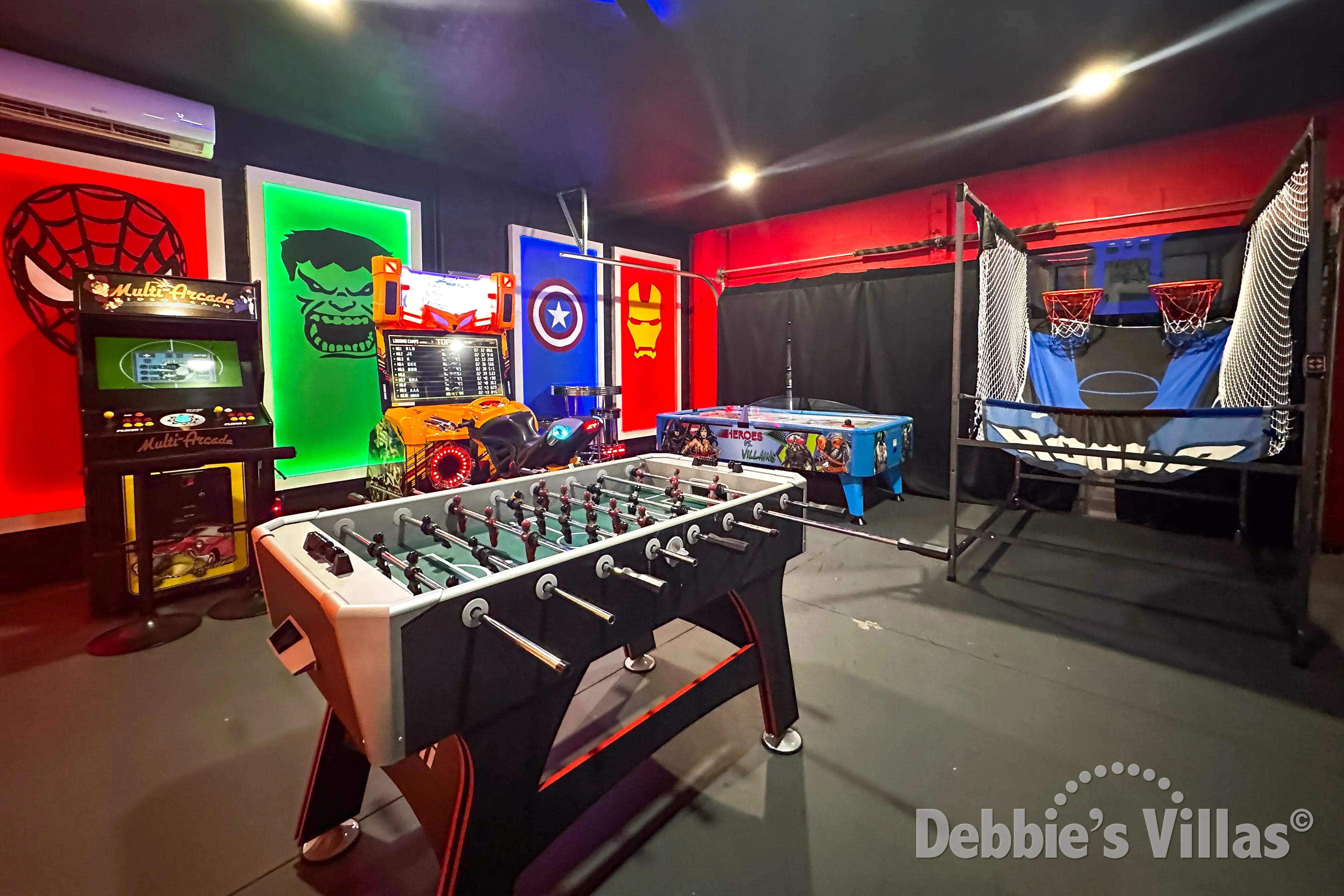 Well-equipped and air-conditioned games room in this Davenport vacation villa