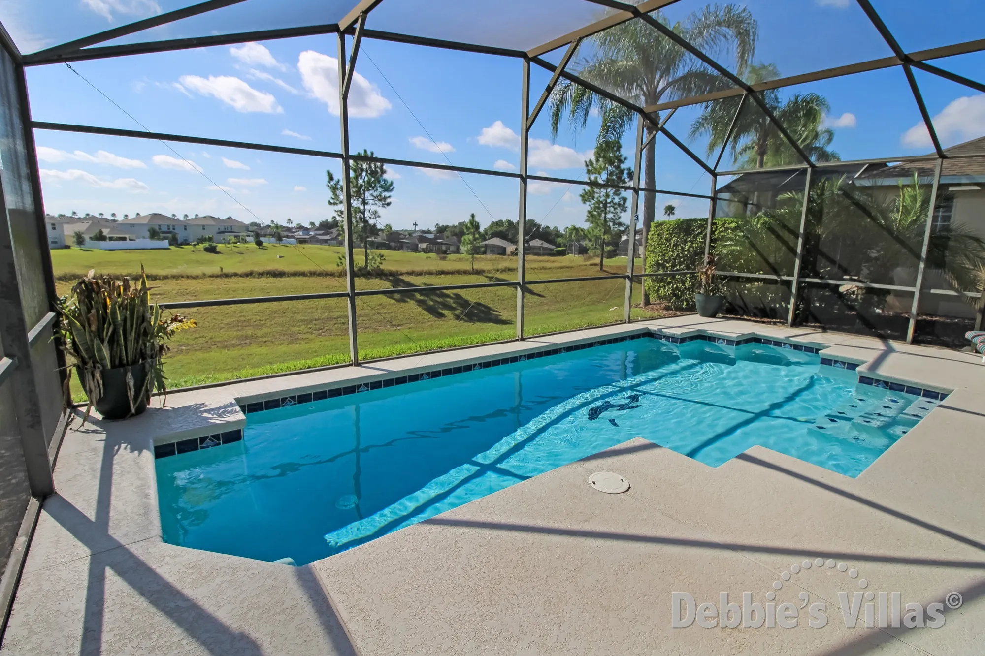 Calabay Park villa in Davenport with a south-facing private pool and no rear neighbours
