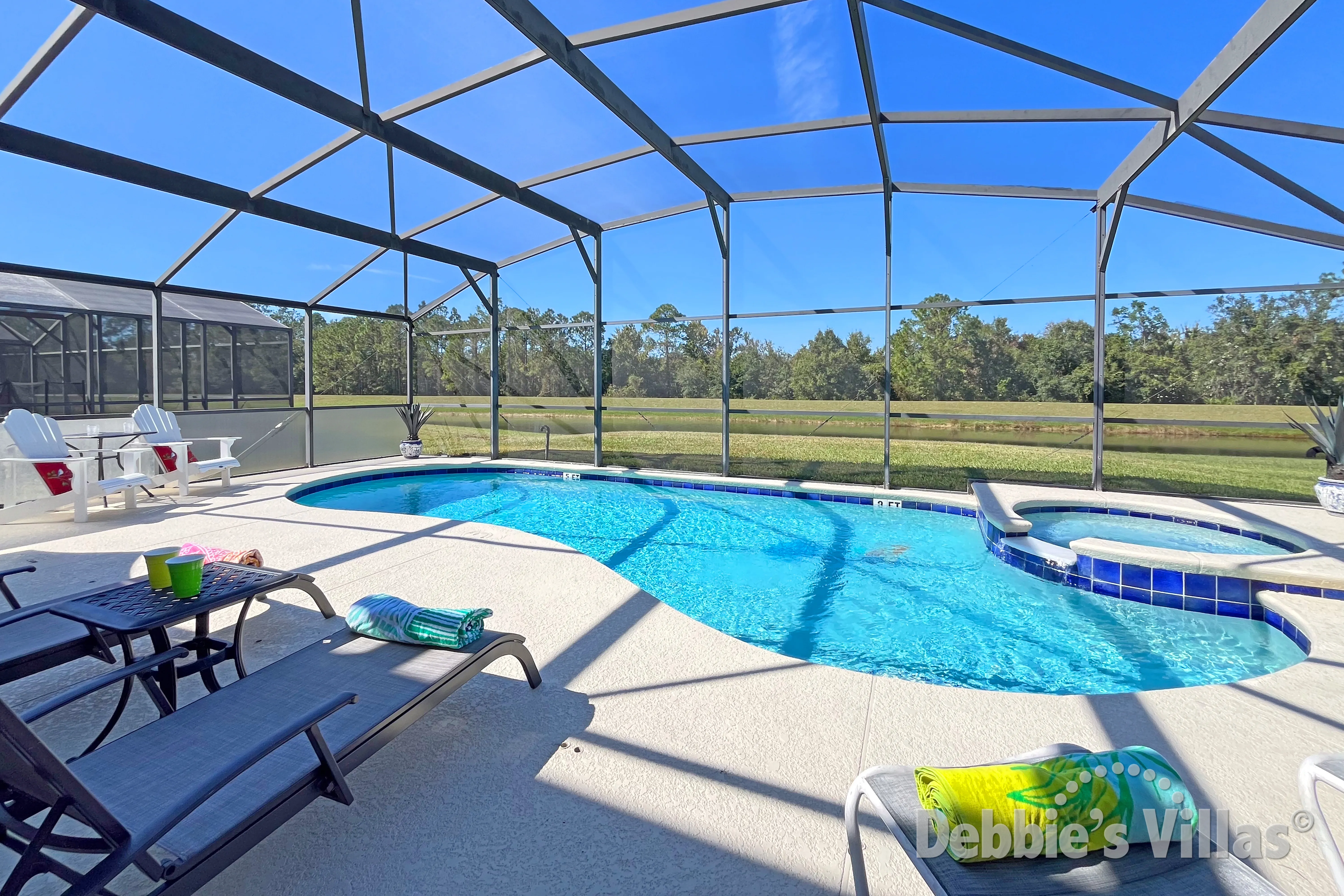 Northwest-facing private pool and spa with scenic views in Kissimmee