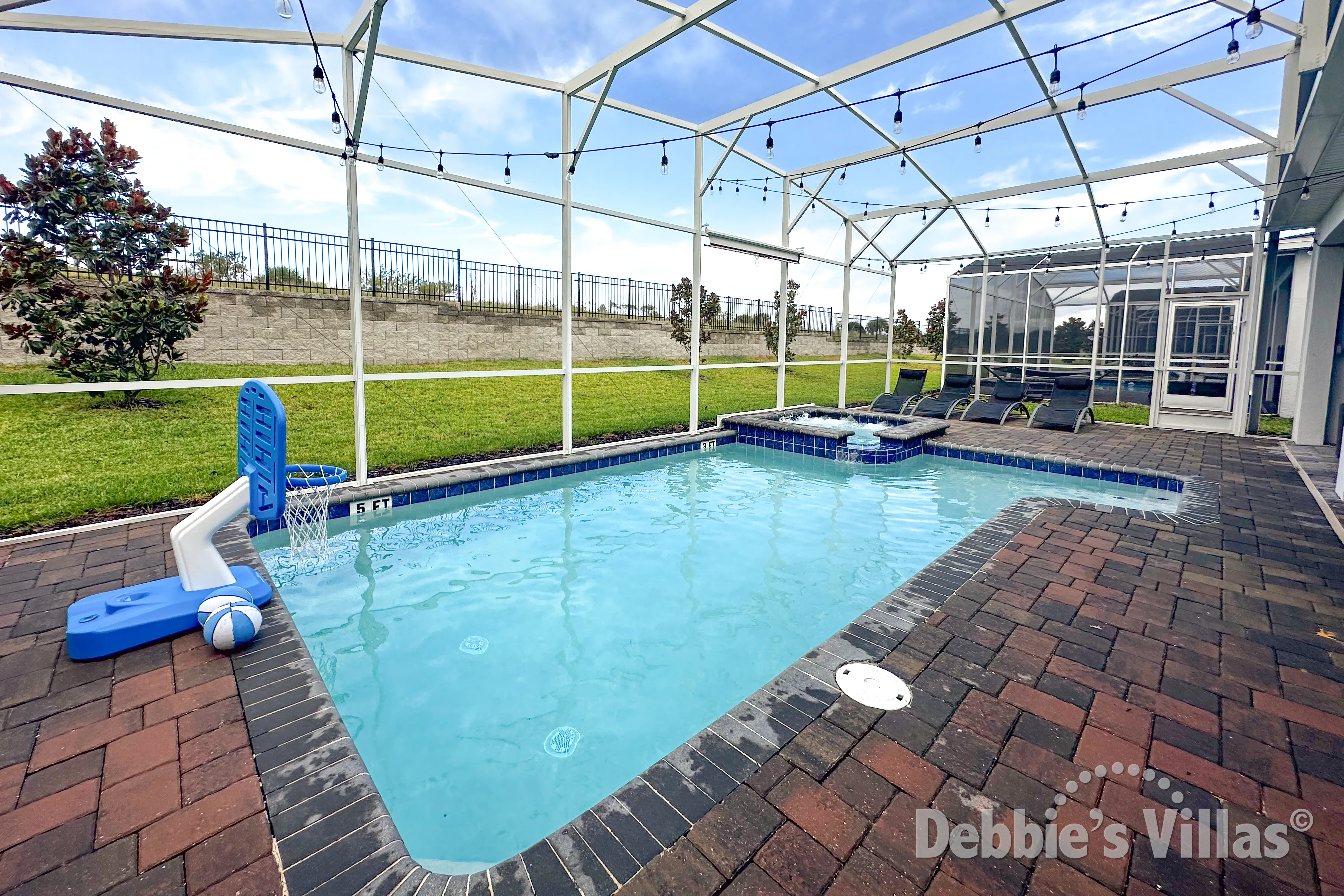 West-facing pool and spa at this vacation villa on ChampionsGate in Davenport