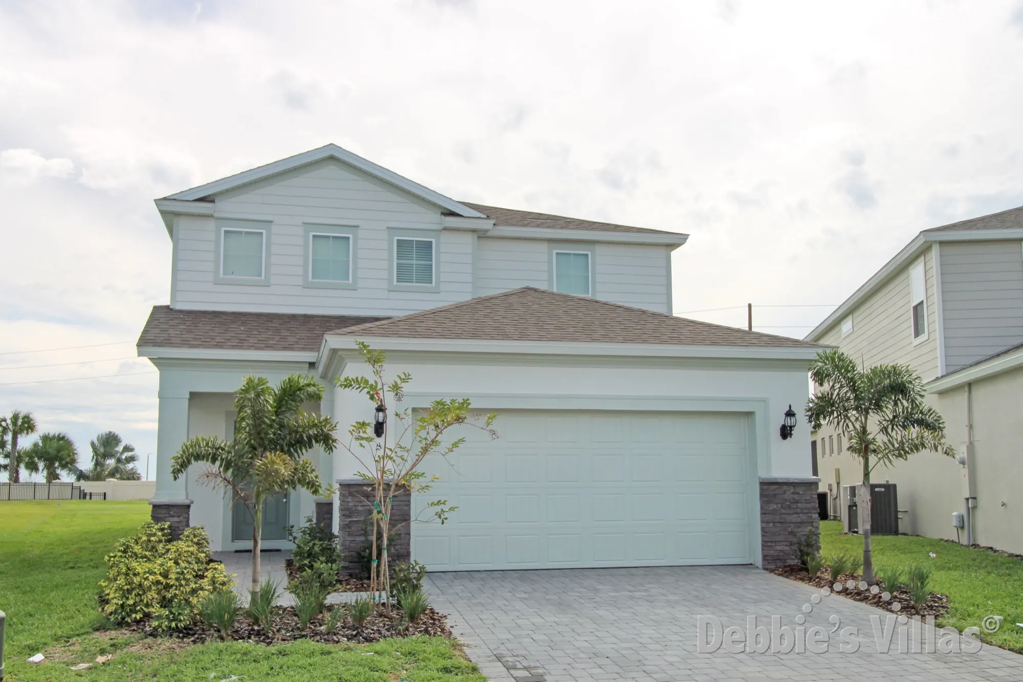 Orlando vacation villa, gated Kissimmee resort, close to Disney, private southeast-facing pool, 