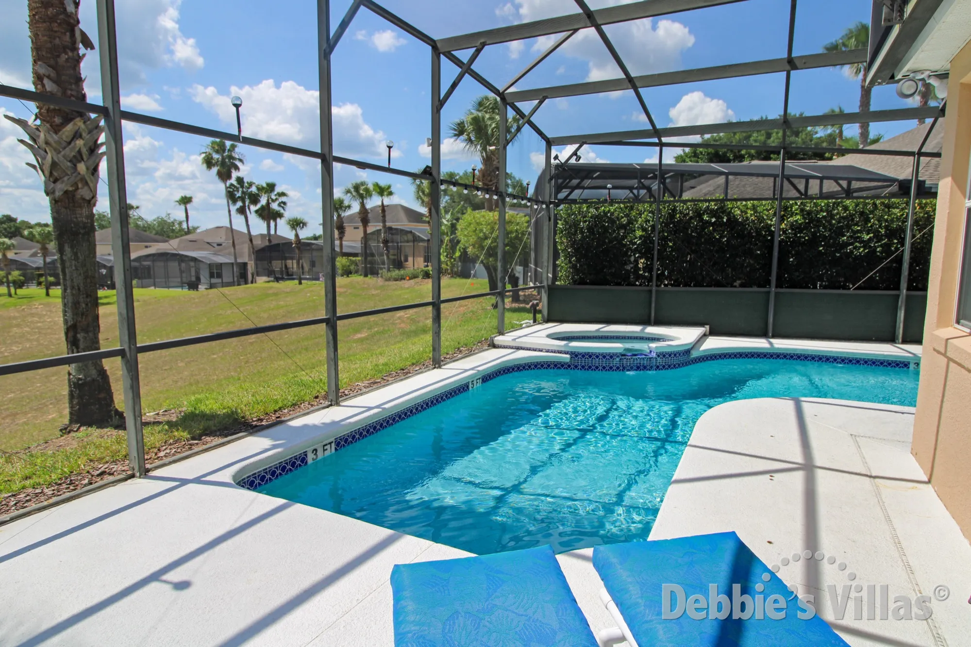 West-facing private pool with scenic views from this Calabay Parc villa in Davenport