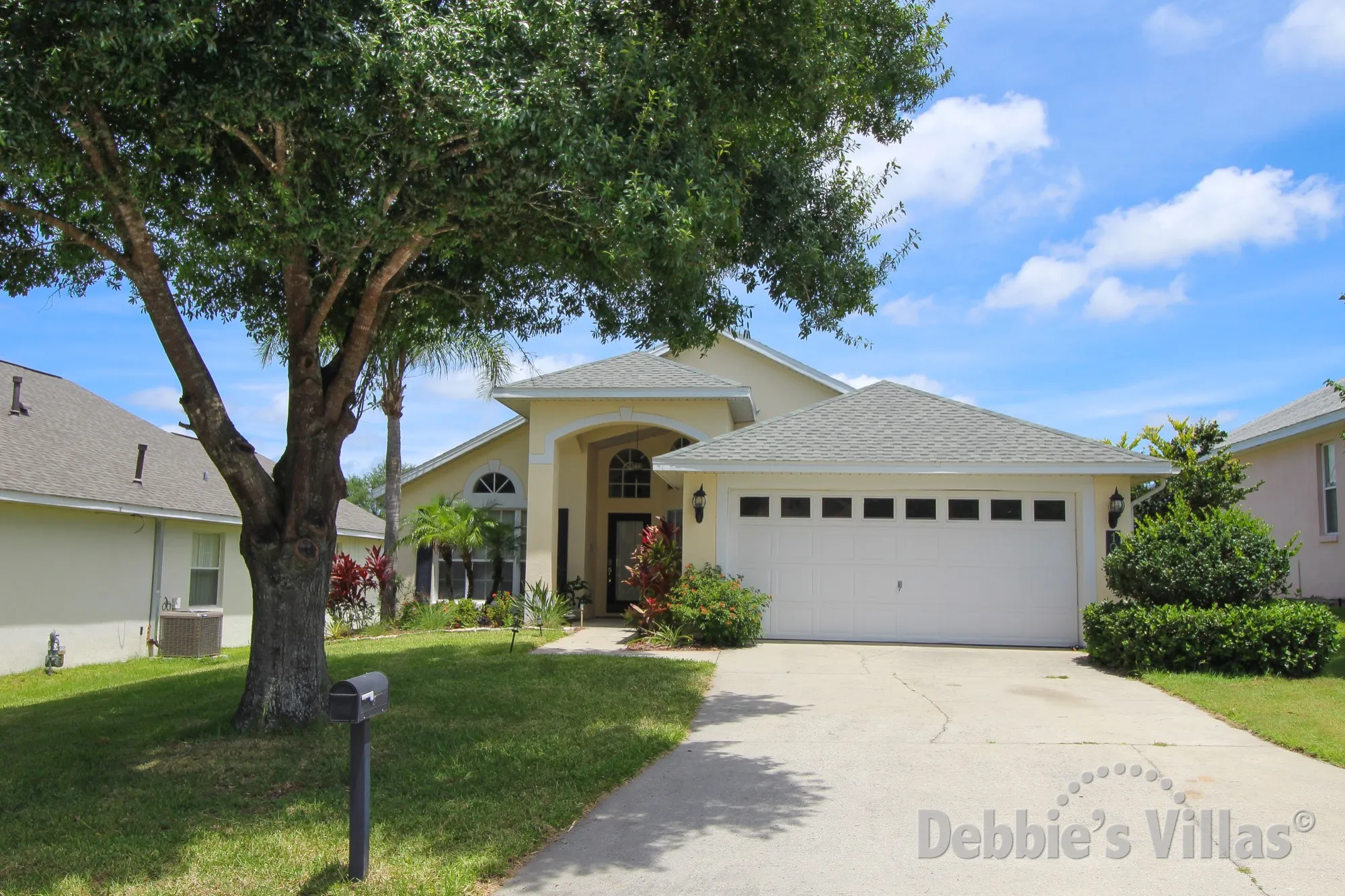 Orlando villa to rent, private pool, close to Disney, games room, Davenport community