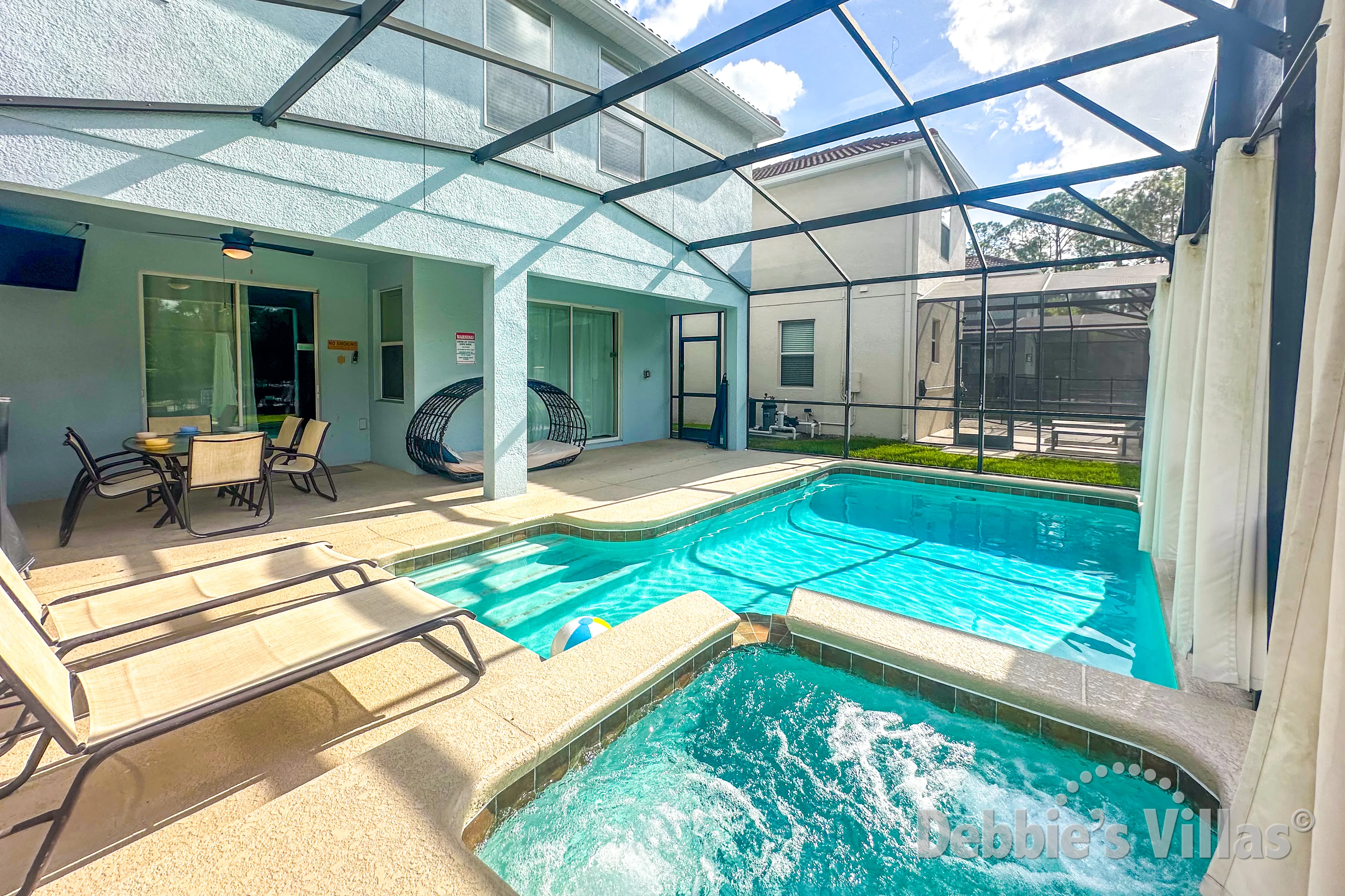 South-facing pool and spa at this vacation villa on Paradise Palms in Kissimmee 