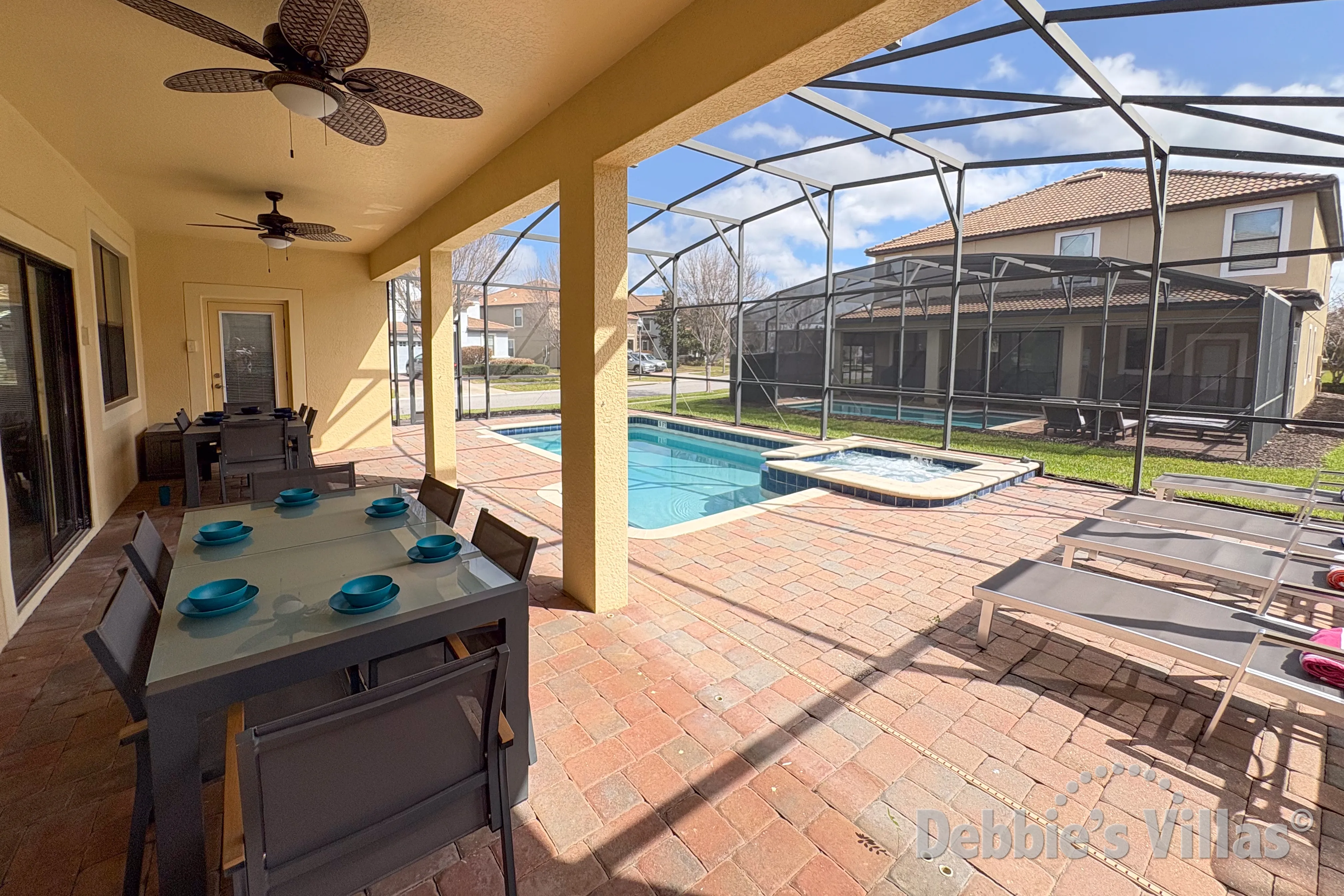 Have an alfresco meal at the covered dining table at this Davenport vacation villa 