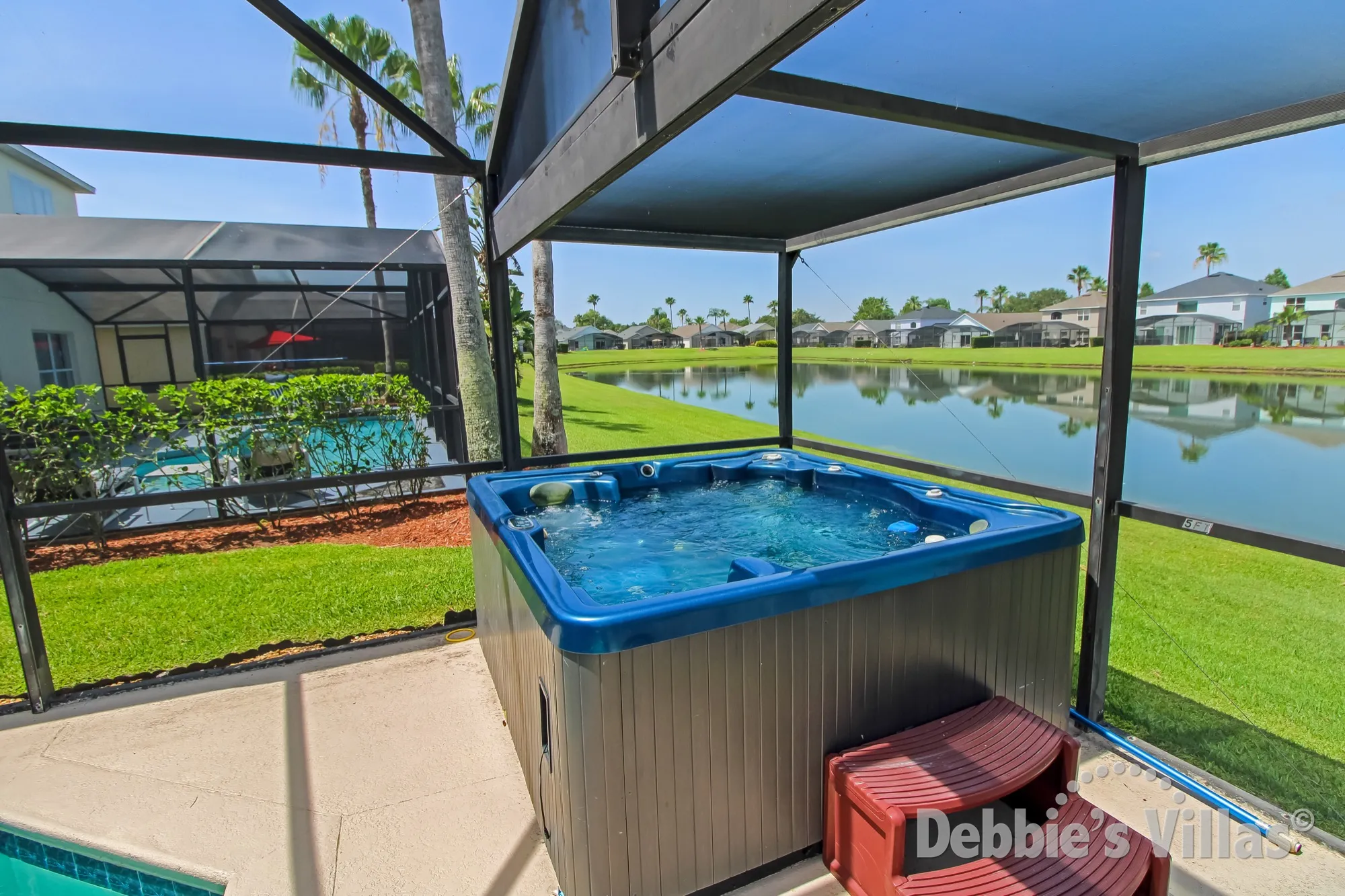 Freestanding hot tub with a lake view in Kissimmee