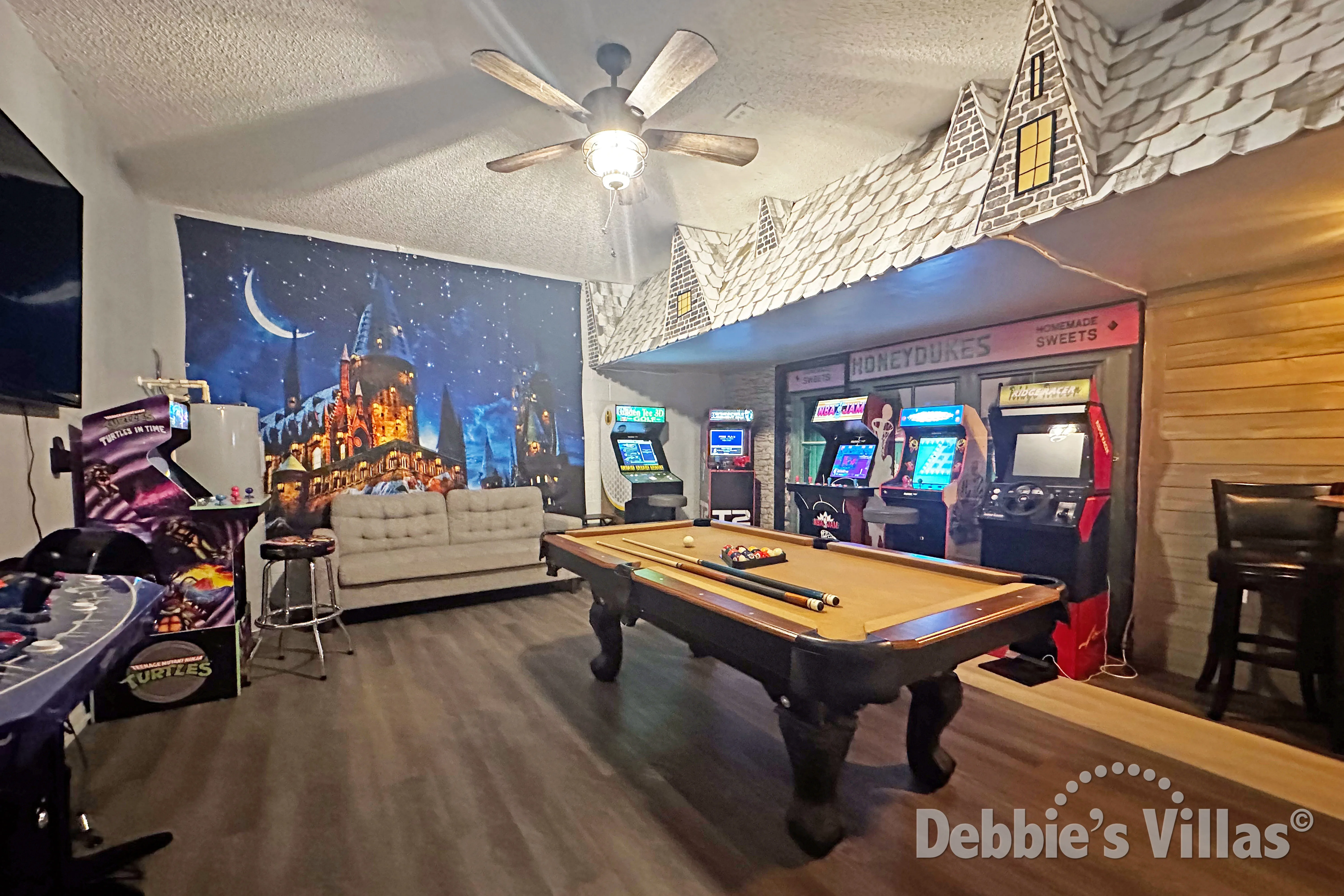 Well-equipped and air-conditioned games room in this vacation villa on Emerald Island in Kissimmee