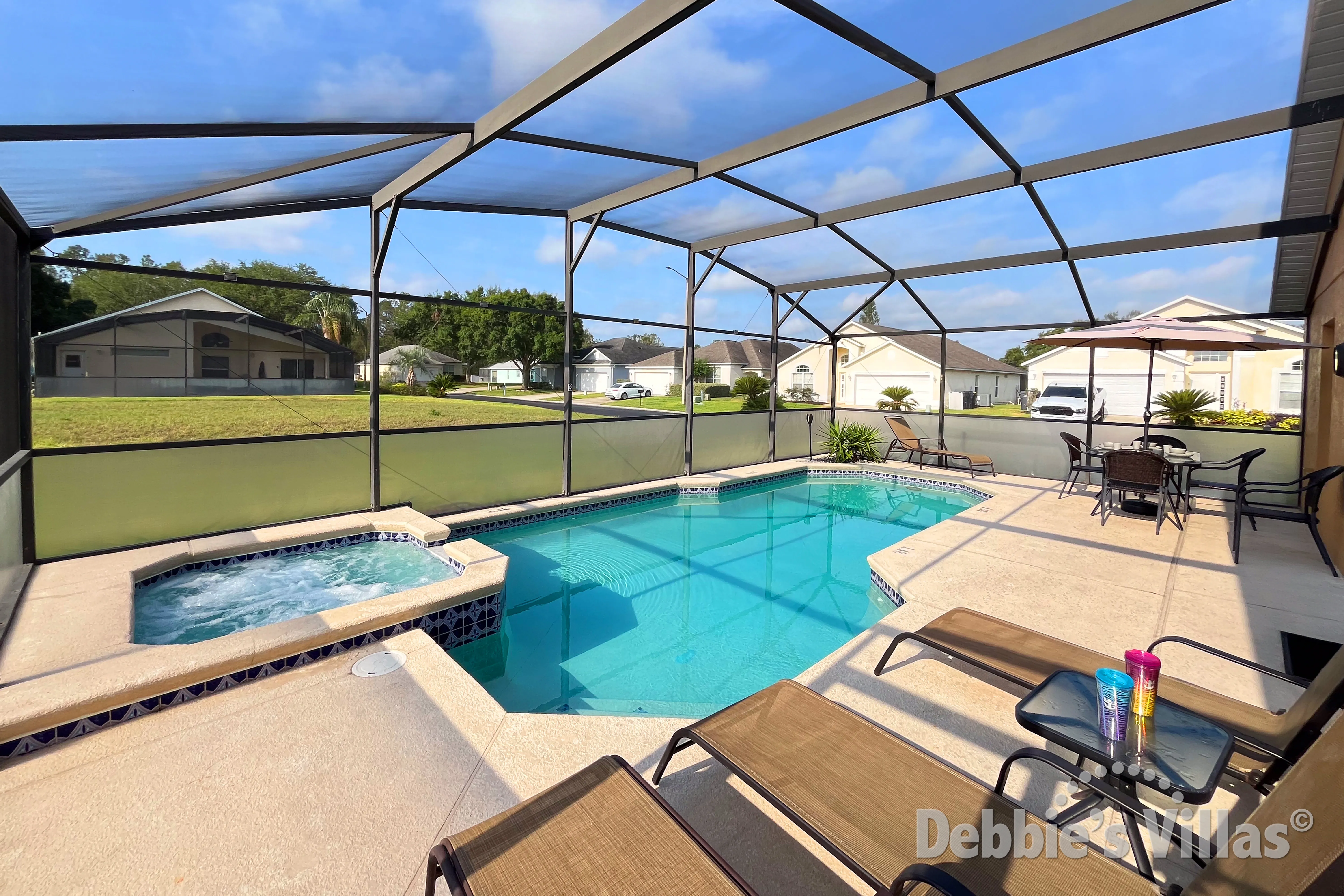 South-facing pool and spa at this vacation villa on Westridge Manors in Davenport 