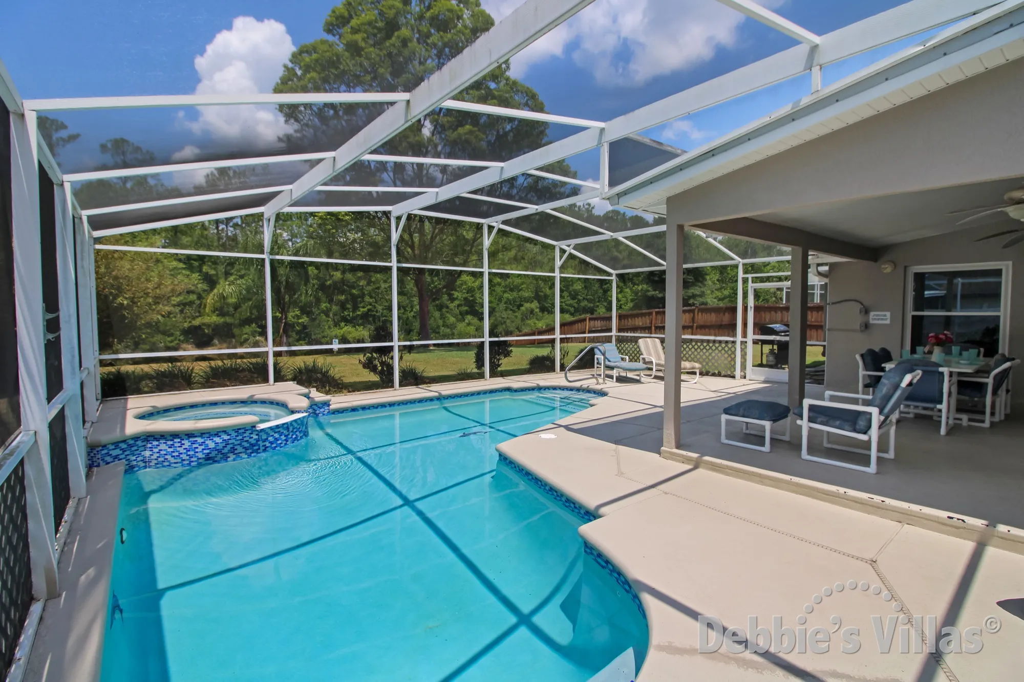 Large west-facing private pool and spa at this Westridge villa in Davenport