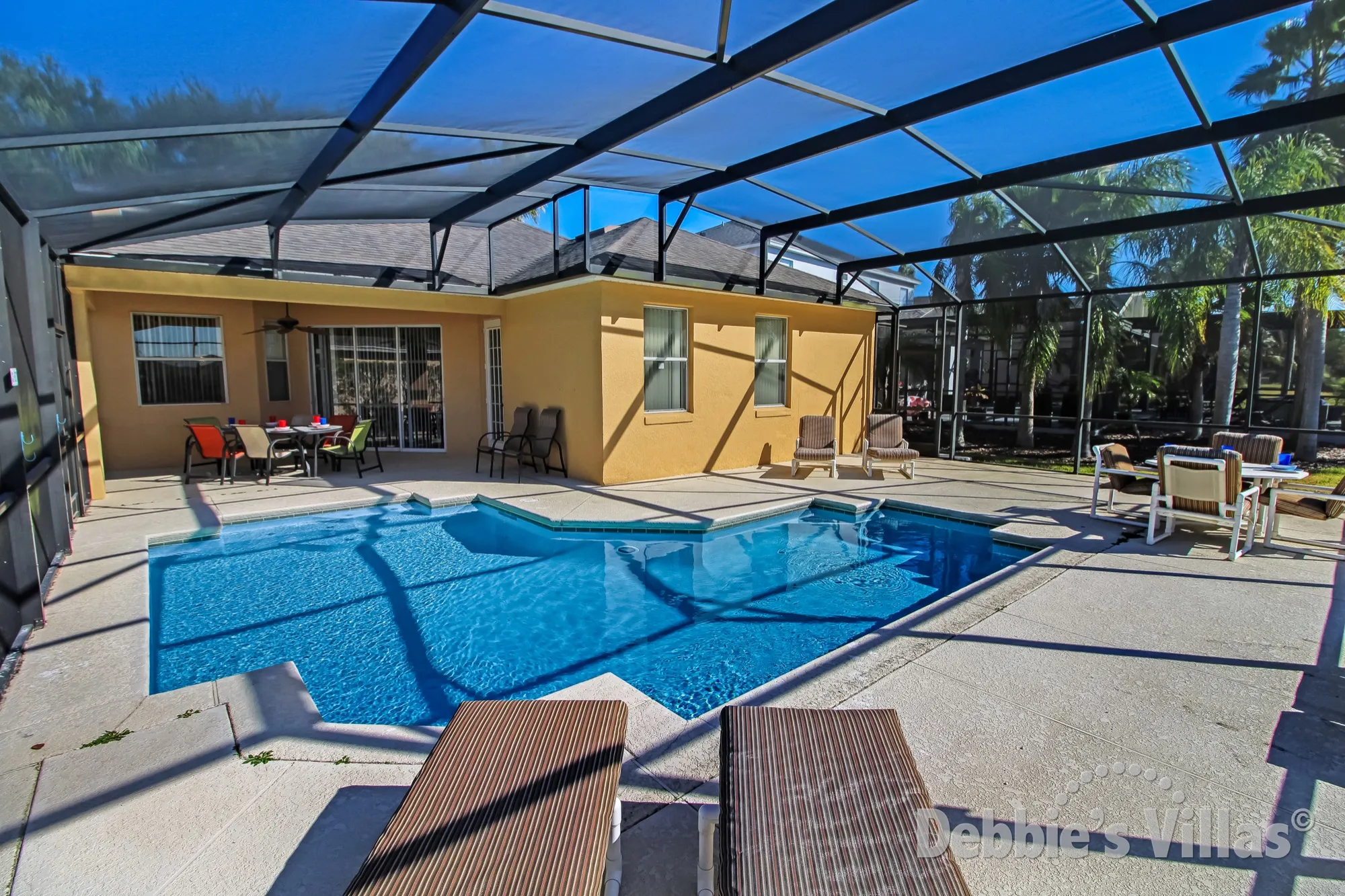Calabay Parc villa in Davenport with a south-facing sun-drenched pool deck